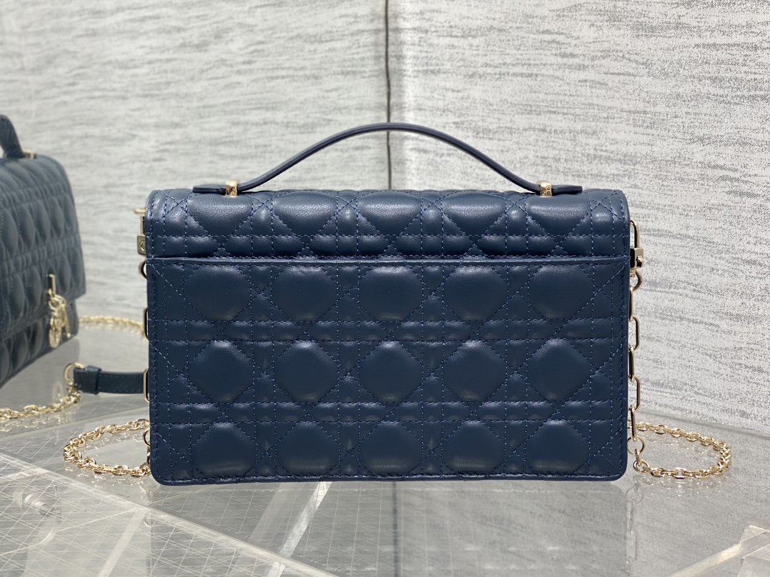 Dior CD 디올 중형 미디움 진주 체인 클러치백 가방