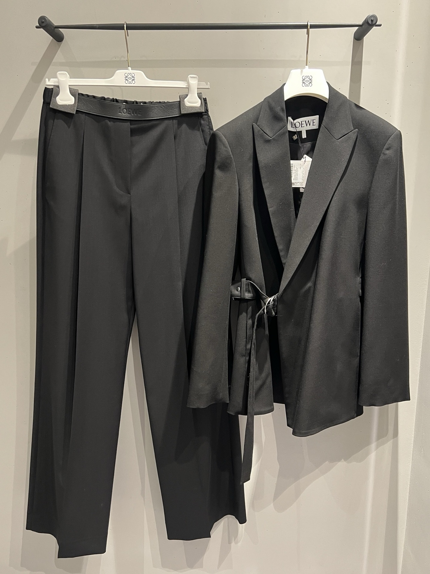 Loewe 로에베 가죽 벨트 디테일 일자 팬츠 바지 의류