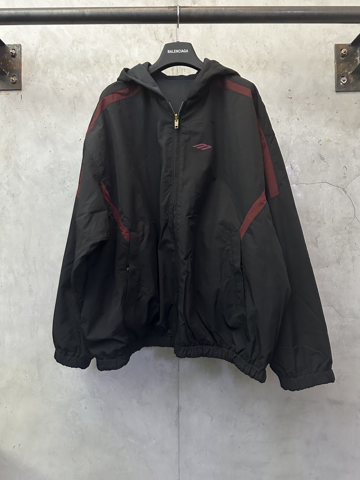 Balenciaga 발렌시아가 블랙·레드 배색 리버시블 후드 집업 자켓 재킷 의류