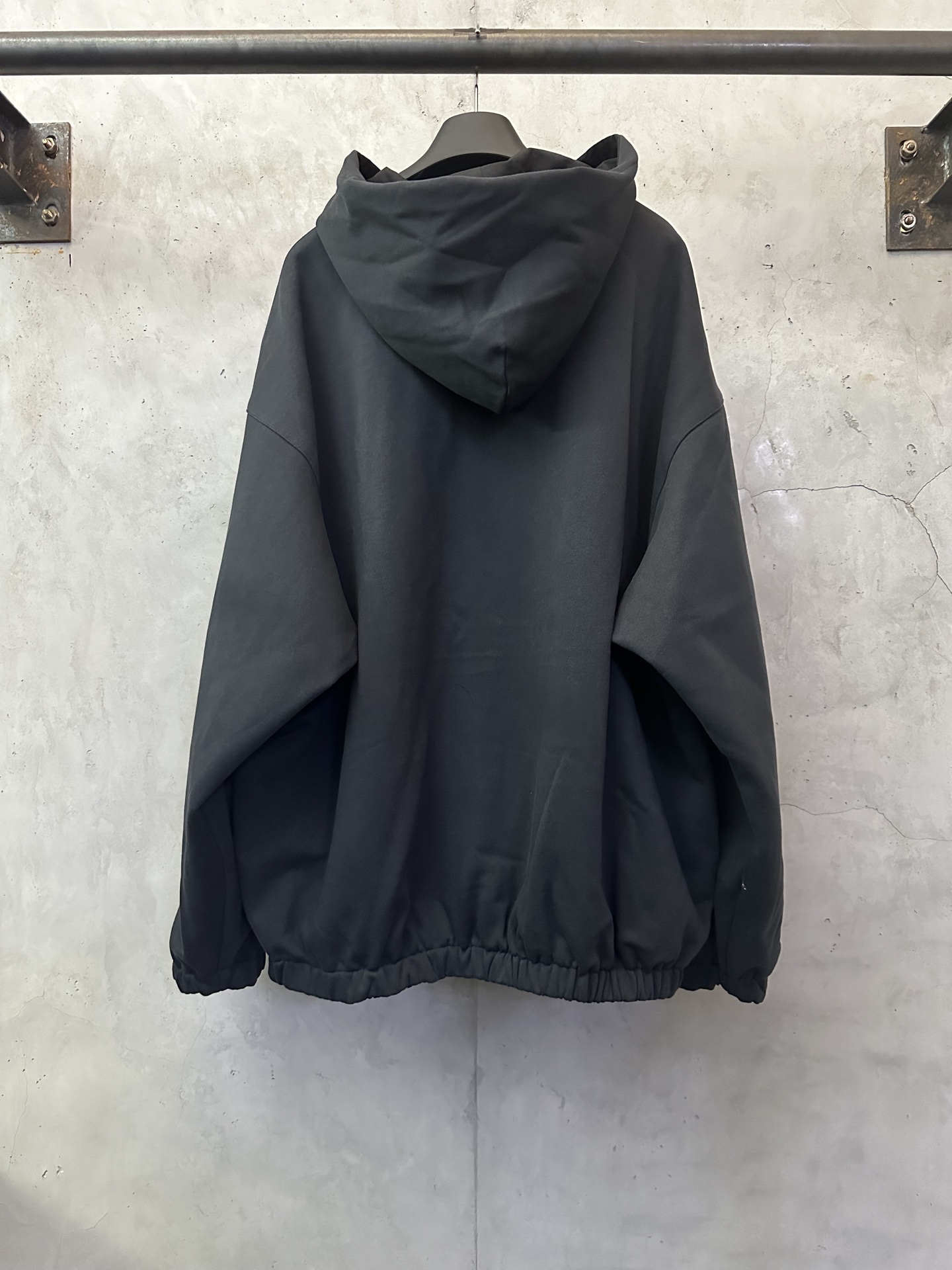 Balenciaga 발렌시아가 블랙·레드 배색 리버시블 후드 집업 자켓 재킷 의류