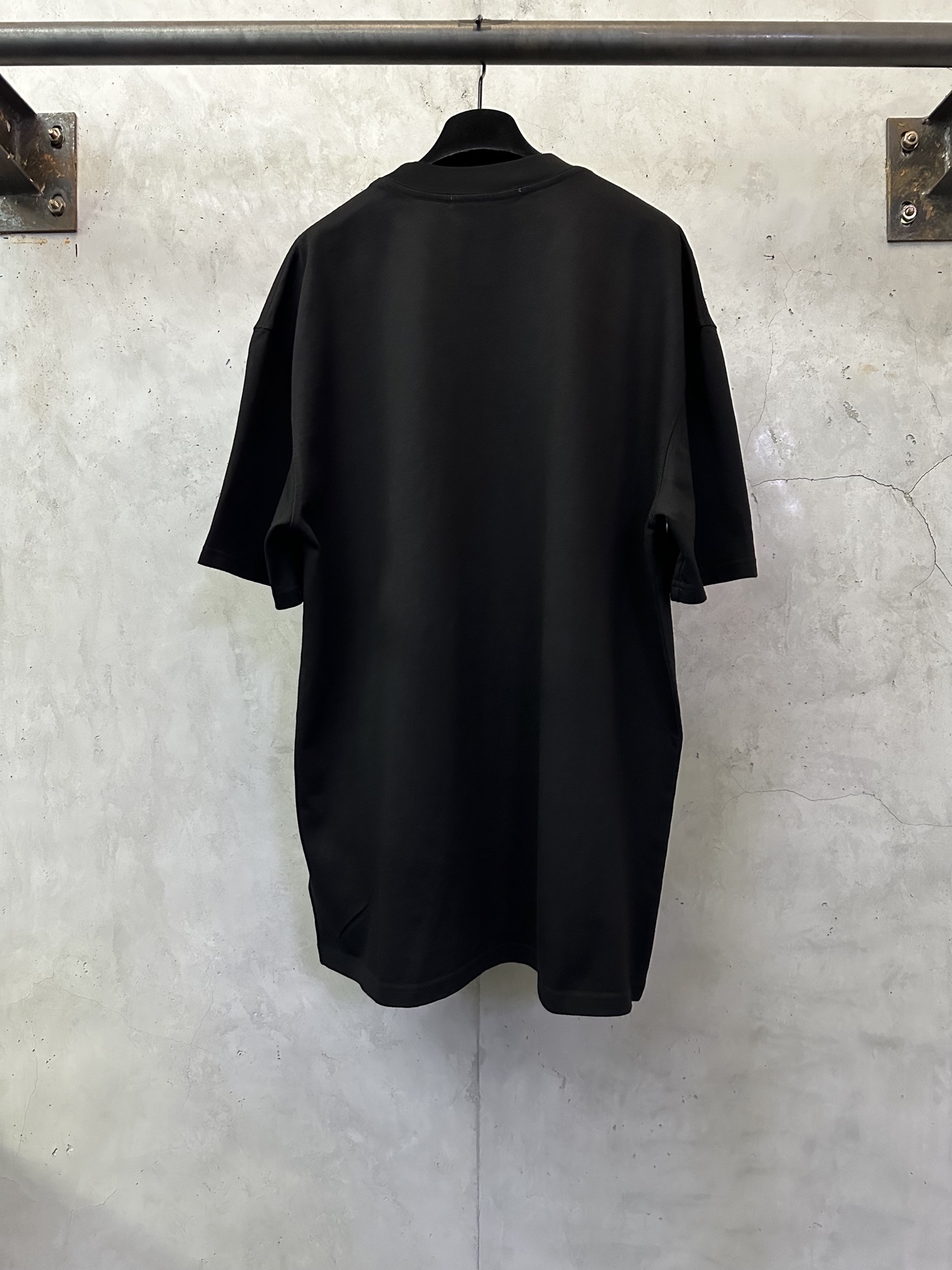 VALENTINO 발렌티노 빅 V 레터링 프린트 반팔 티셔츠 의류