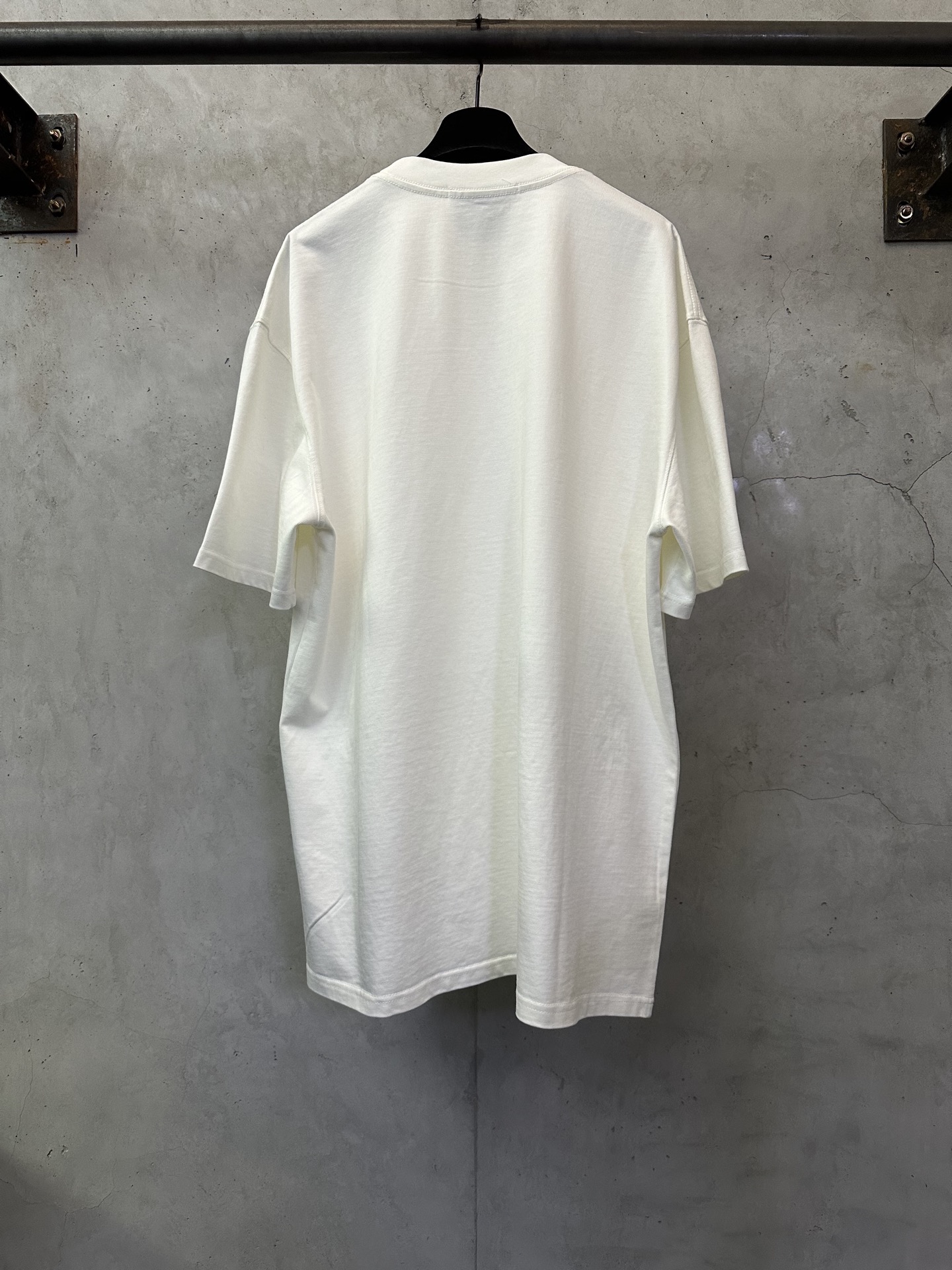 VALENTINO 발렌티노 빅 V 레터링 프린트 반팔 티셔츠 의류