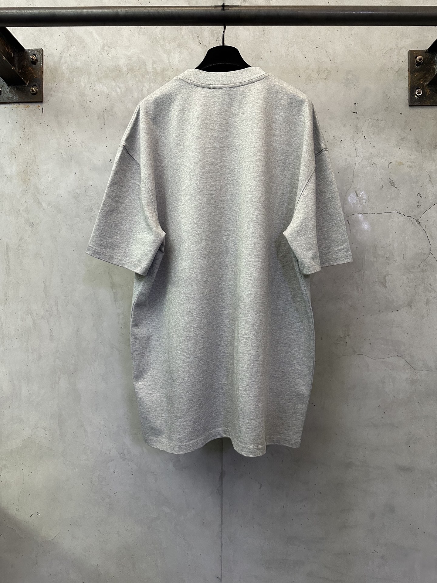 VALENTINO 발렌티노 빅 V 레터링 프린트 반팔 티셔츠 의류