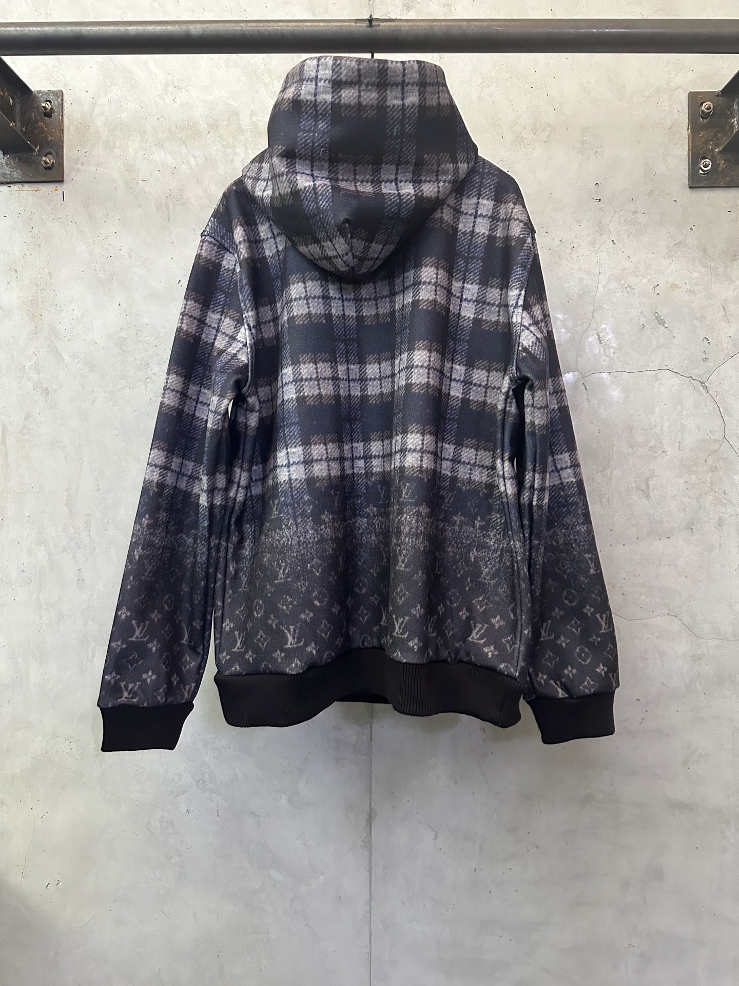 LOUIS VUITTON LV 루이비통 그라데이션 체크 후드티 의류