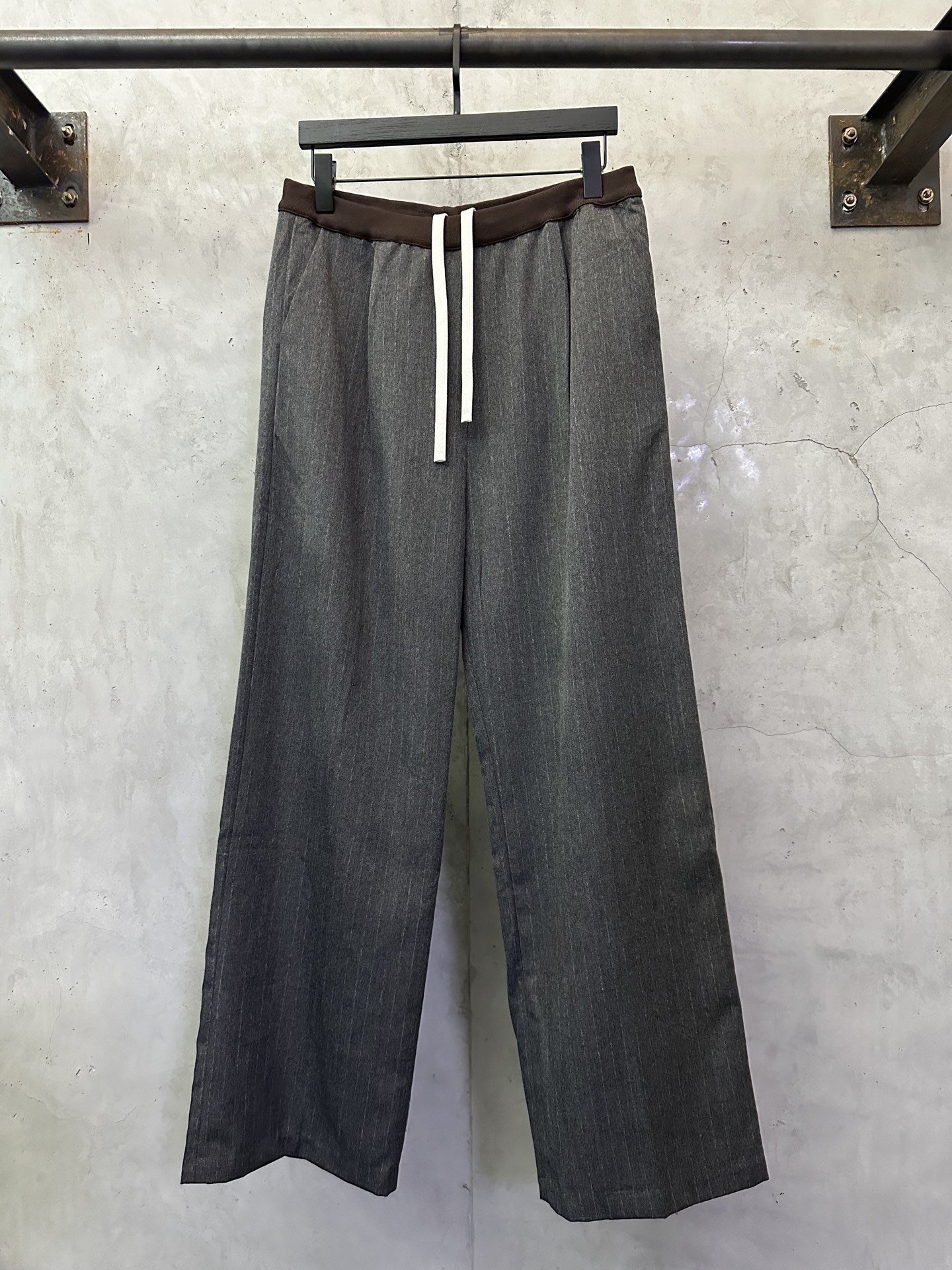 MIUMIU 미우미우 스트링 디테일 스트라이프 스트레이트 팬츠 바지 의류