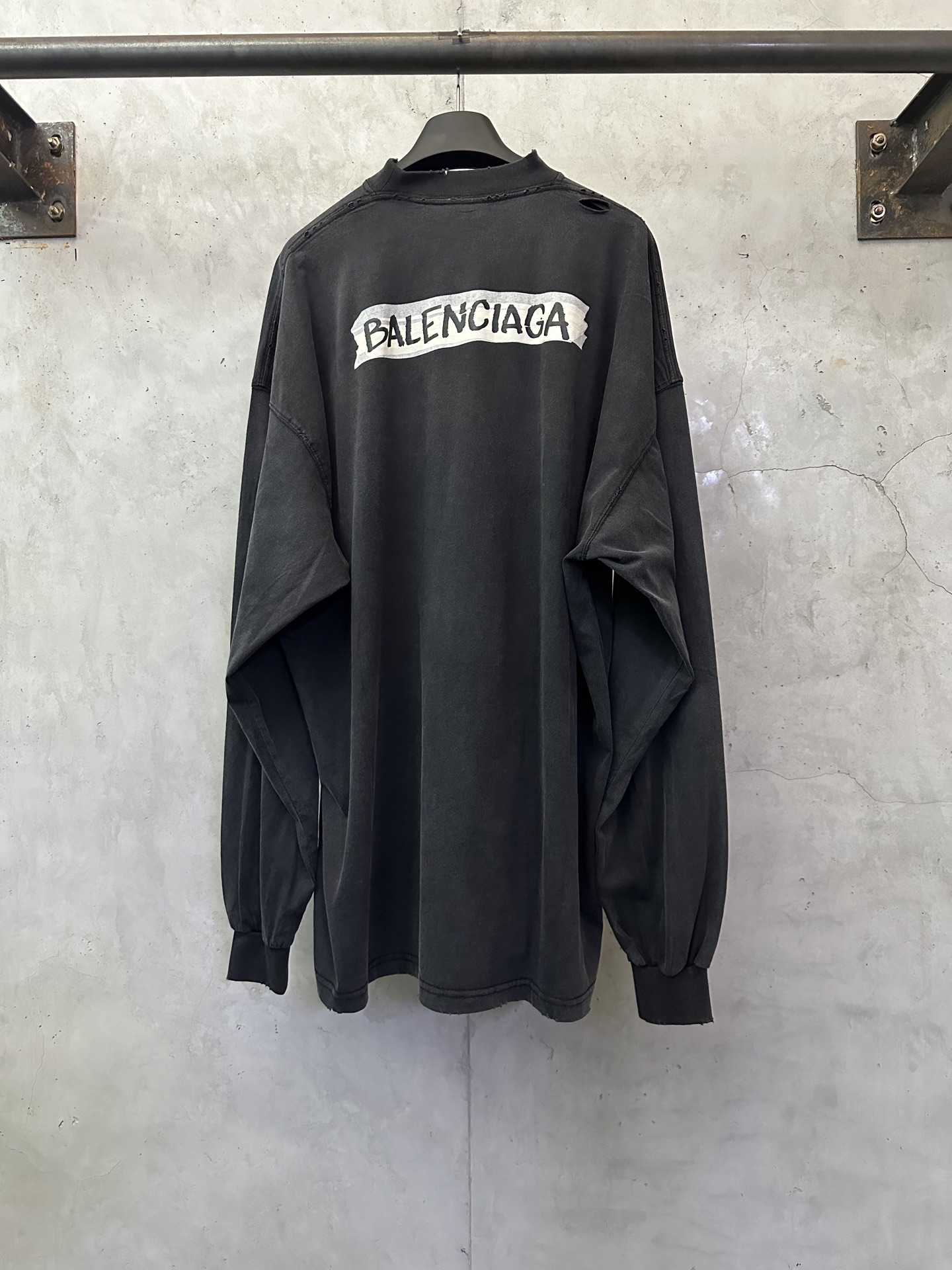 Balenciaga 발렌시아가 화이트 테이프 레터링 로고 긴팔 티셔츠 의류