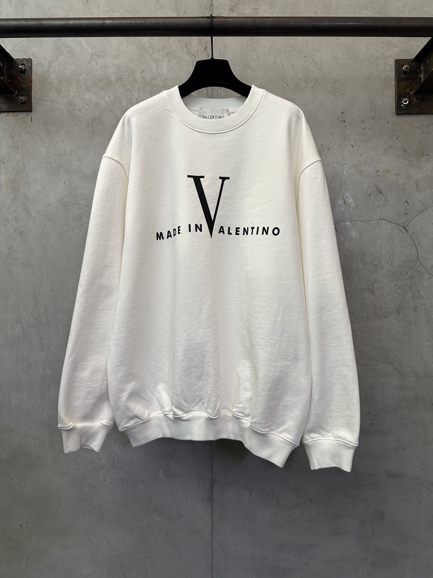 Valentino 발렌티노 대형 V 로고 프린트 맨투맨 티셔츠 의류