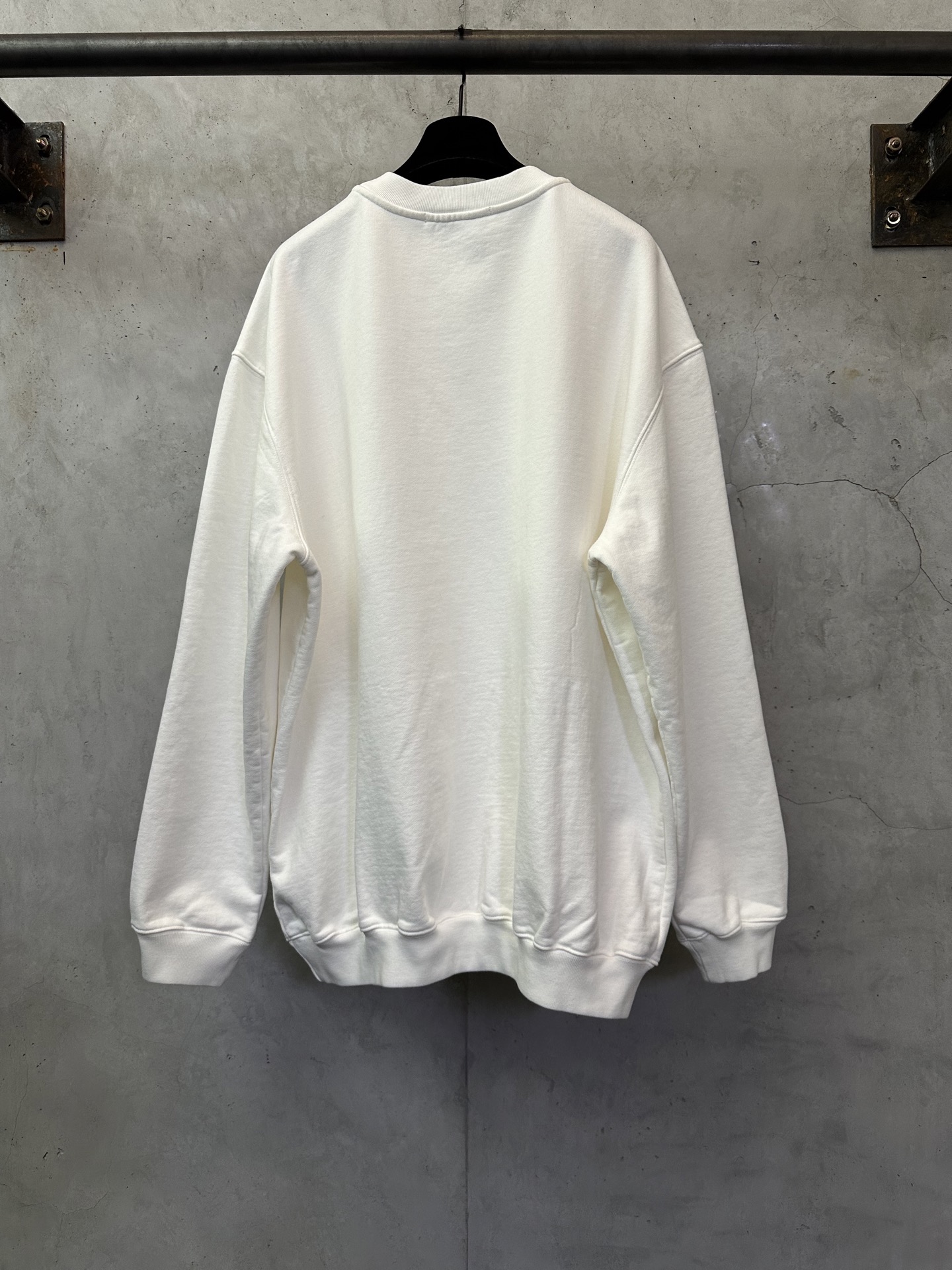 Valentino 발렌티노 대형 V 로고 프린트 맨투맨 티셔츠 의류