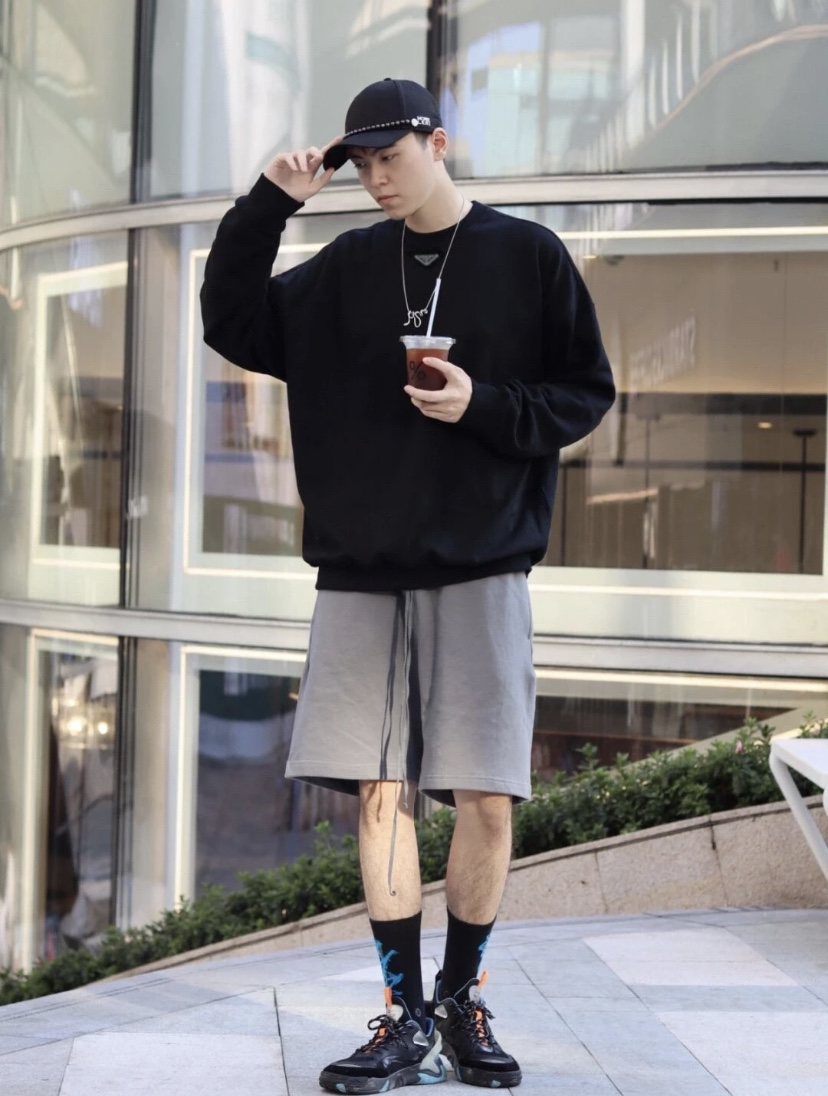 Prada 프라다 실버라벨 가죽 로고 라운드넥 긴팔 맨투맨 티셔츠 의류