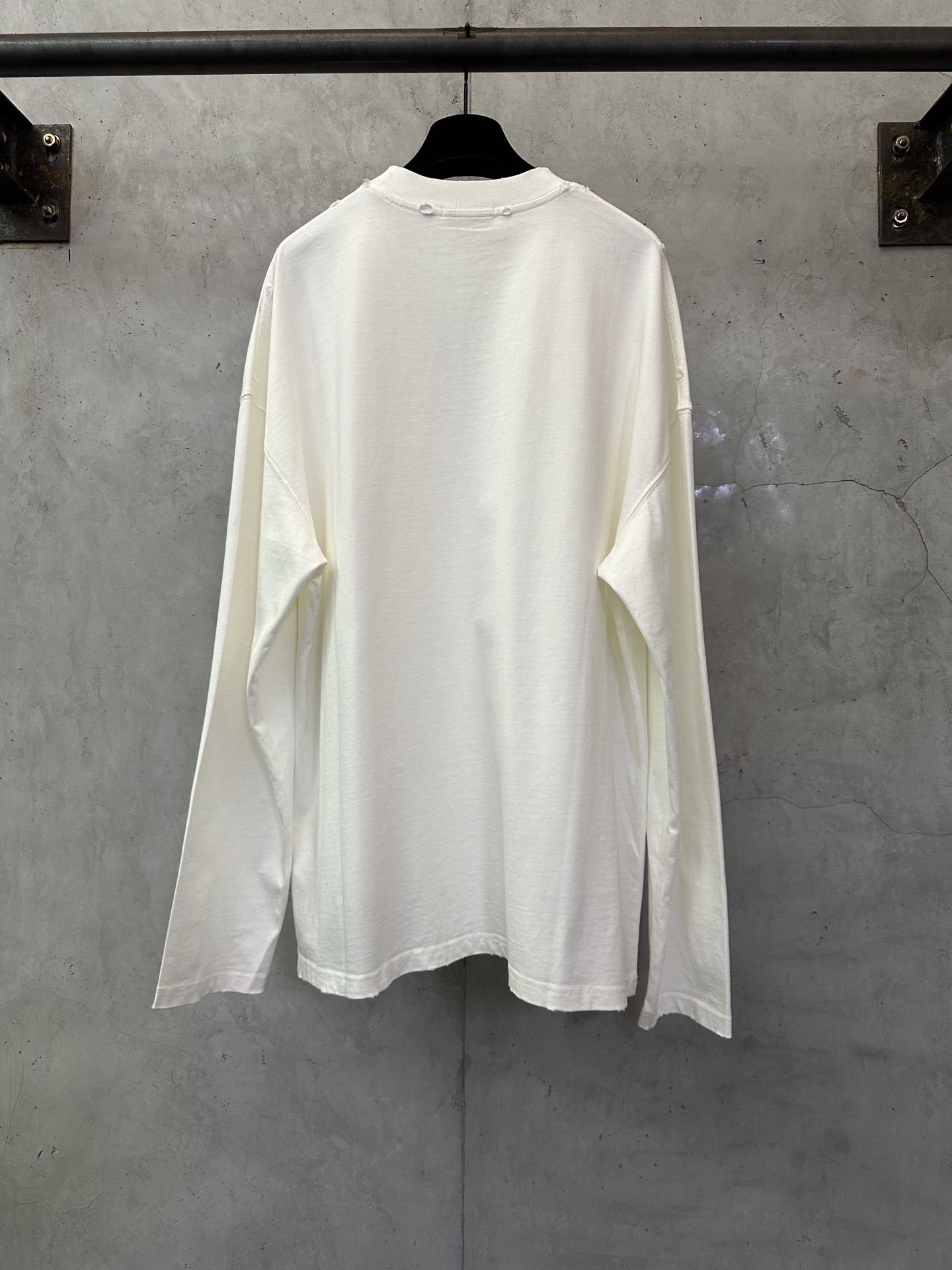 CHANEL 샤넬 클래식 로고 디스트로이드 두꺼운 프린트 롱슬리브 긴팔 티셔츠 의류