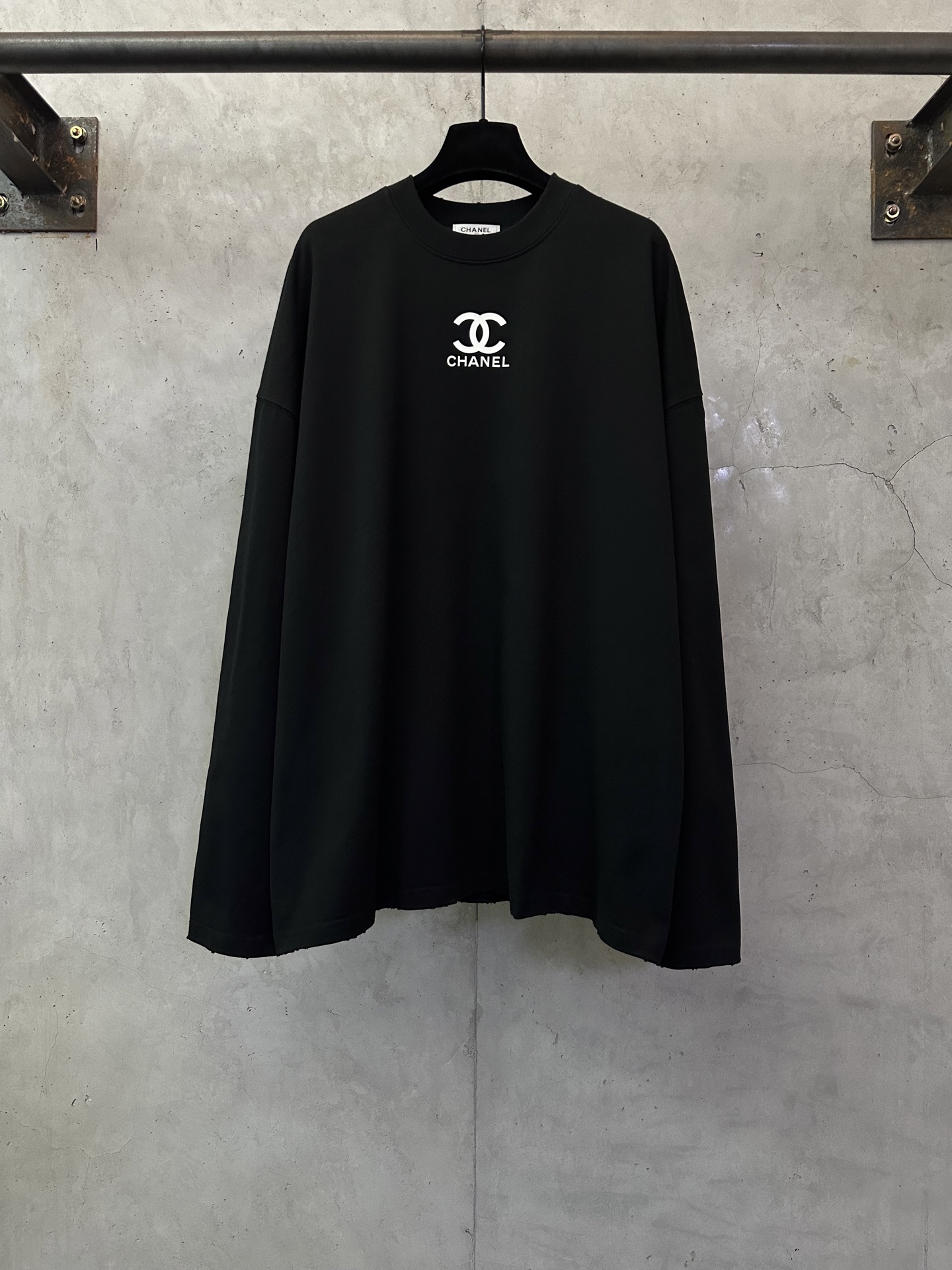 CHANEL 샤넬 클래식 로고 디스트로이드 두꺼운 프린트 롱슬리브 긴팔 티셔츠 의류