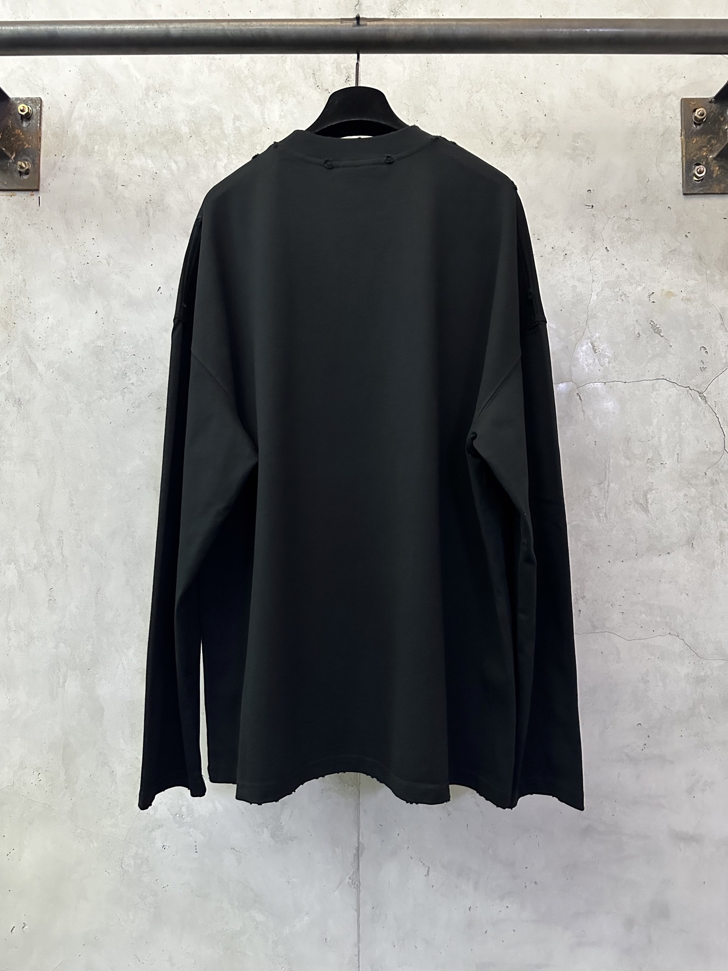 CHANEL 샤넬 클래식 로고 디스트로이드 두꺼운 프린트 롱슬리브 긴팔 티셔츠 의류