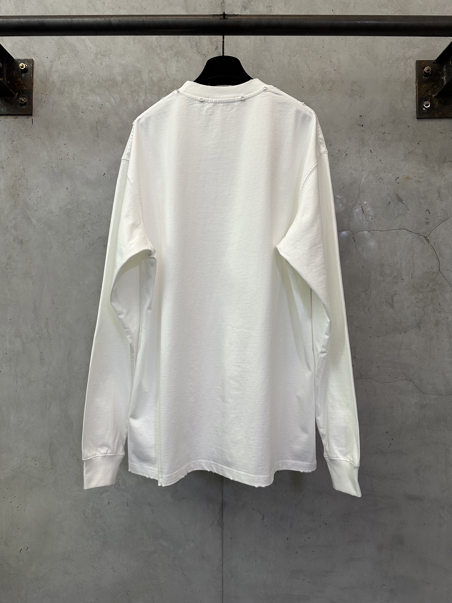 miumiu 미우미우 클래식 로고 디스트로이드 두꺼운 프린트 롱슬리브 긴팔 티셔츠 의류