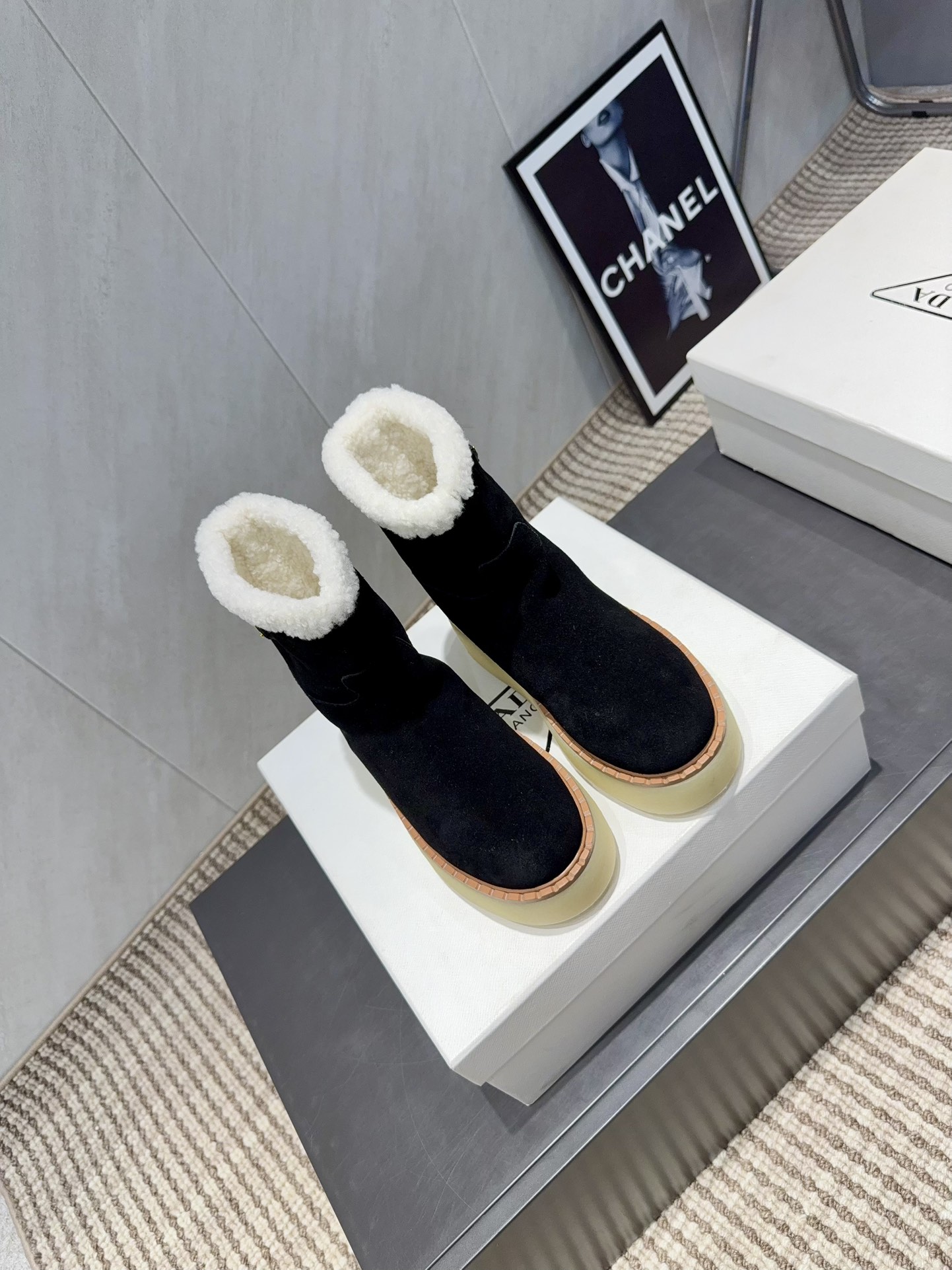 PRADA 프라다 삼각 버클 두꺼운 굽 숏부츠 신발