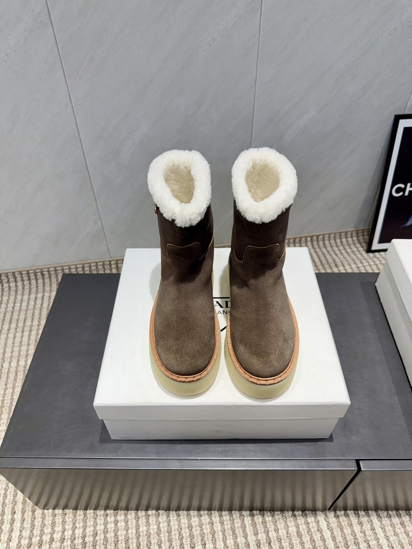 PRADA 프라다 삼각 버클 두꺼운 굽 숏부츠 신발