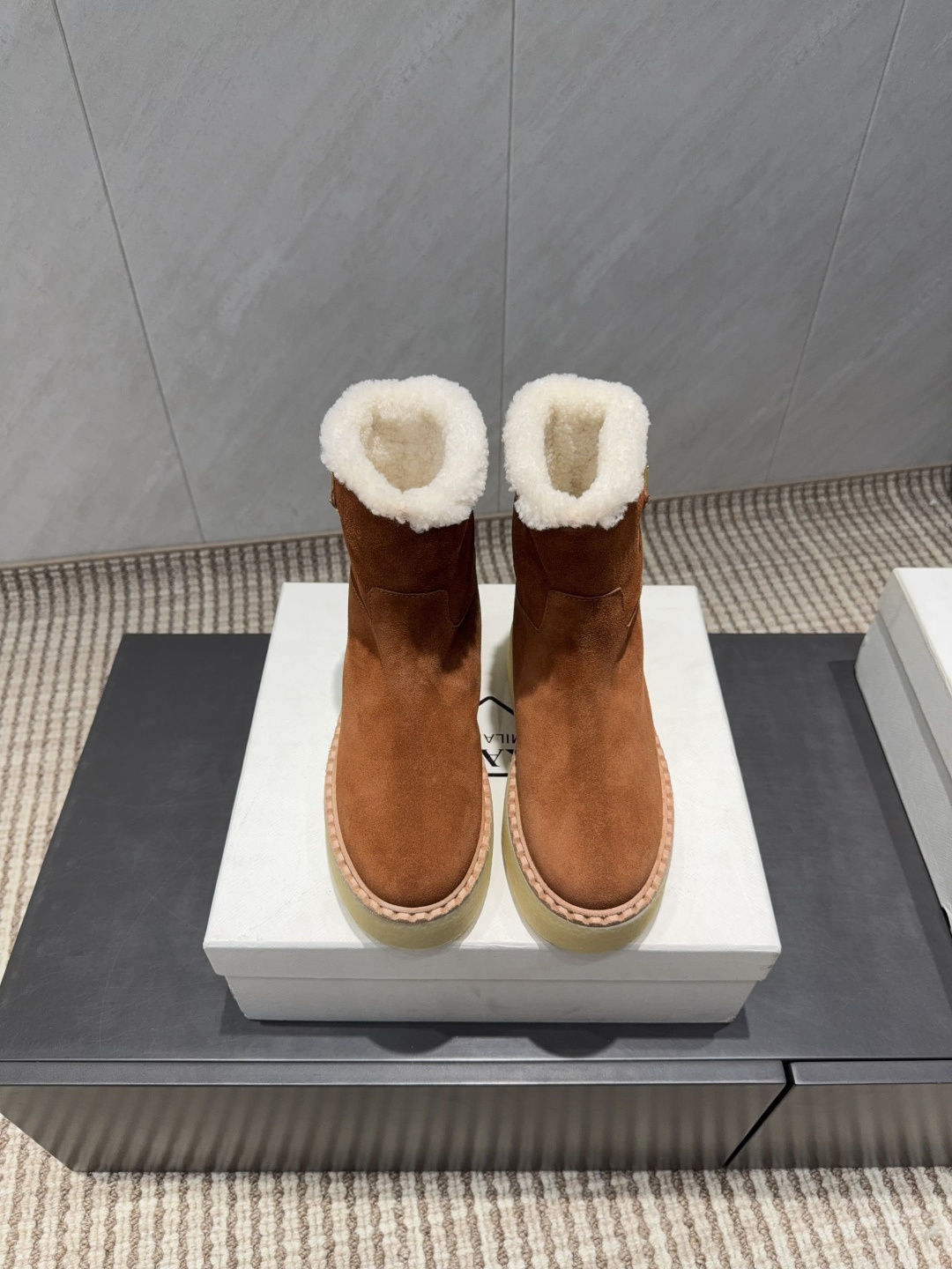 PRADA 프라다 삼각 버클 두꺼운 굽 숏부츠 신발