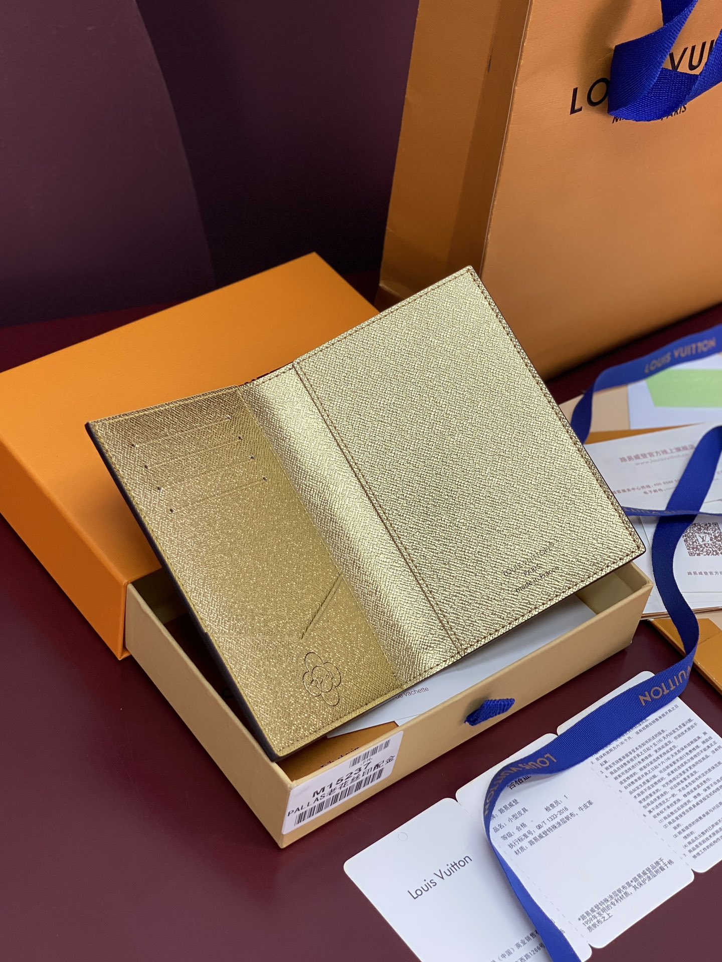 Louis Vuitton Passport Holder – M15327 루이비통 여권 지갑