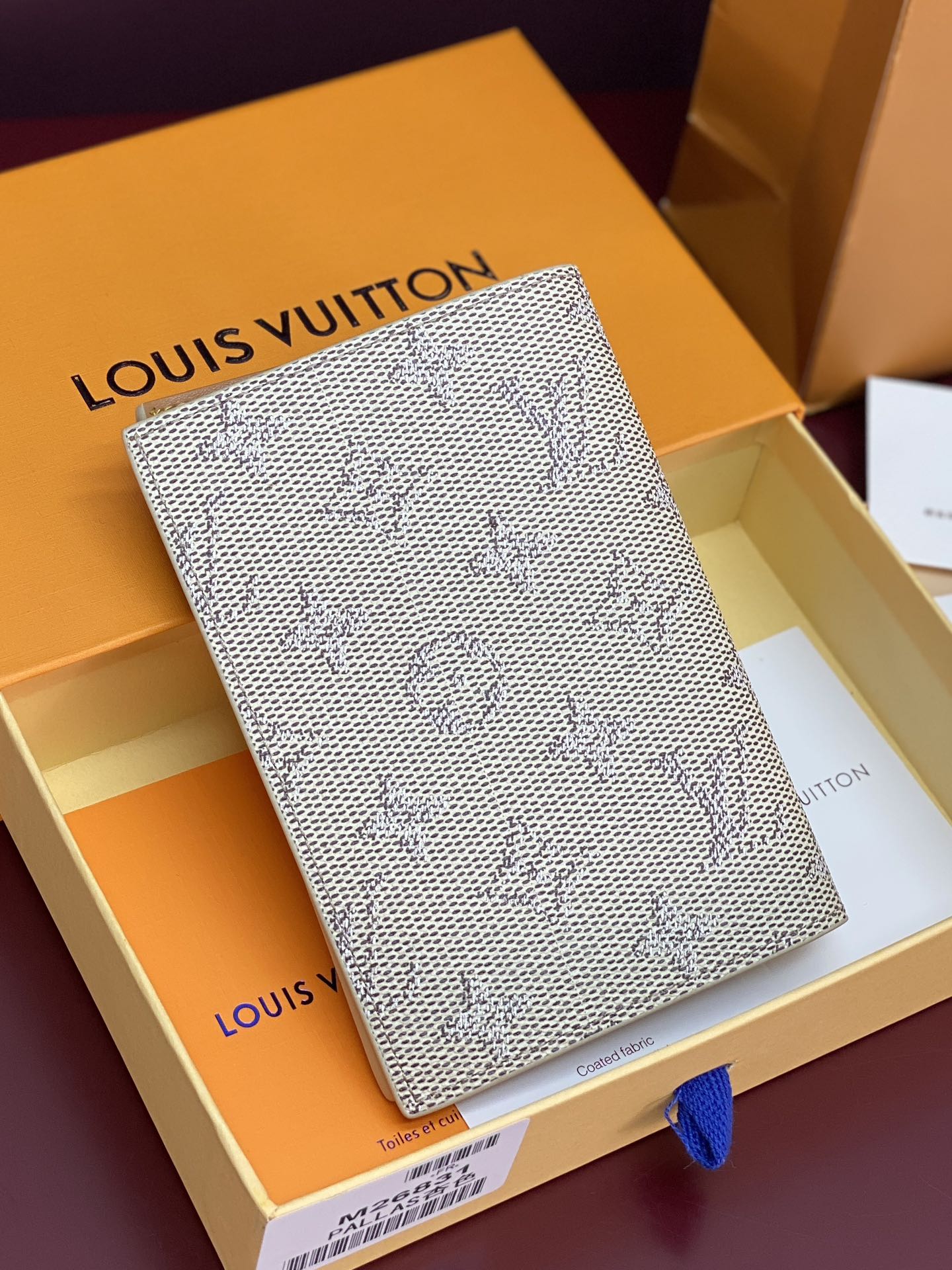 LV 루이비통 여권 지갑 케이스 M26831 패스포트 커버