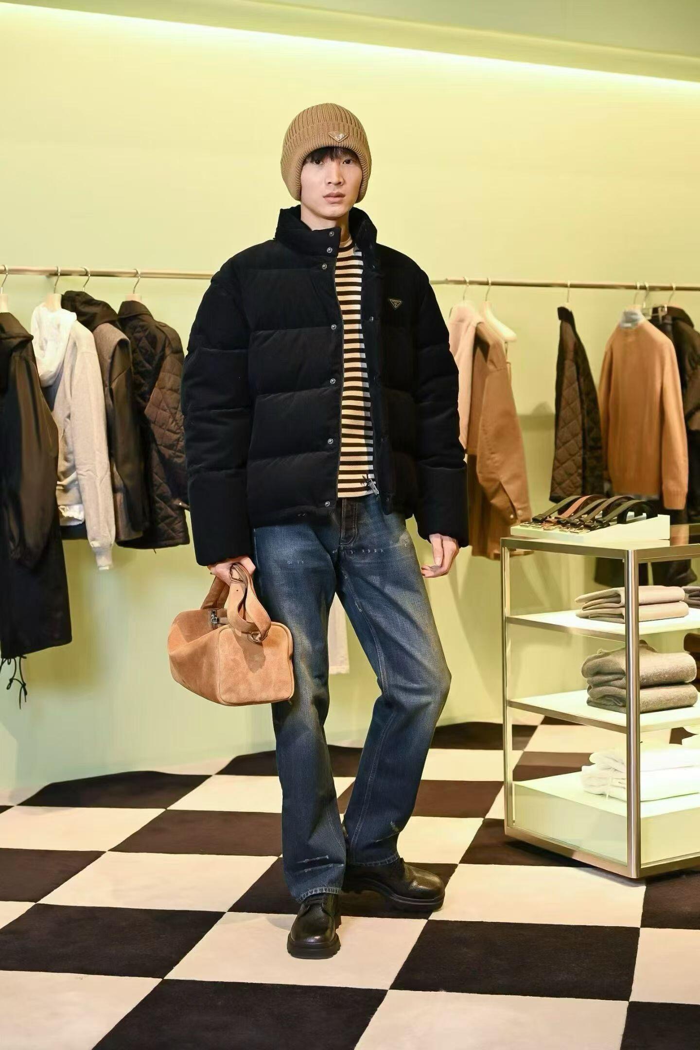 PRADA 프라다 삼각 로고 기능성 다운 패딩 점퍼 재킷 의류