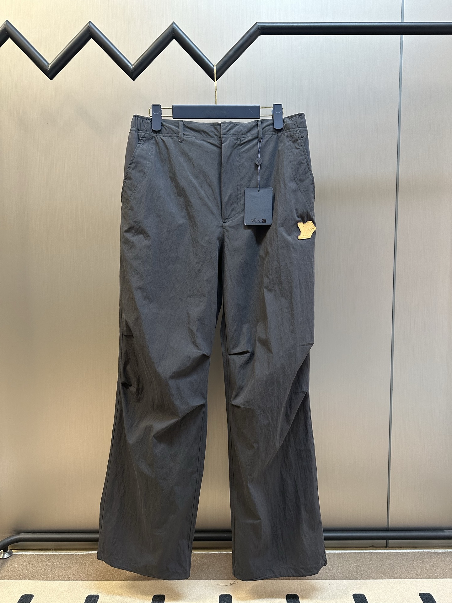 LV 루이비통 플라워 엠보 레저 팬츠 바지 의류