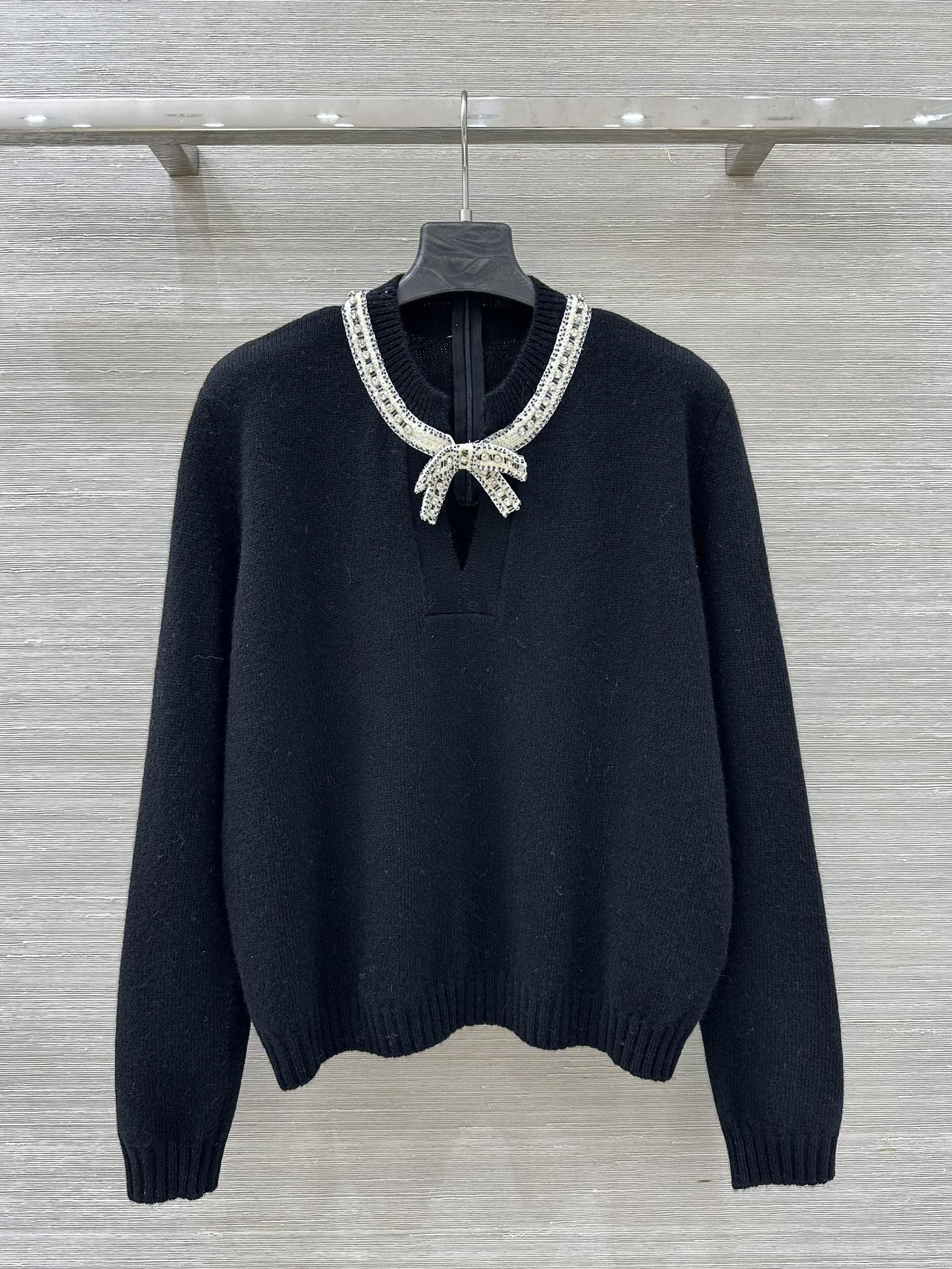 Valentino 발렌티노 스팽글·비즈 자수 리본 넥 니트 탑 의류