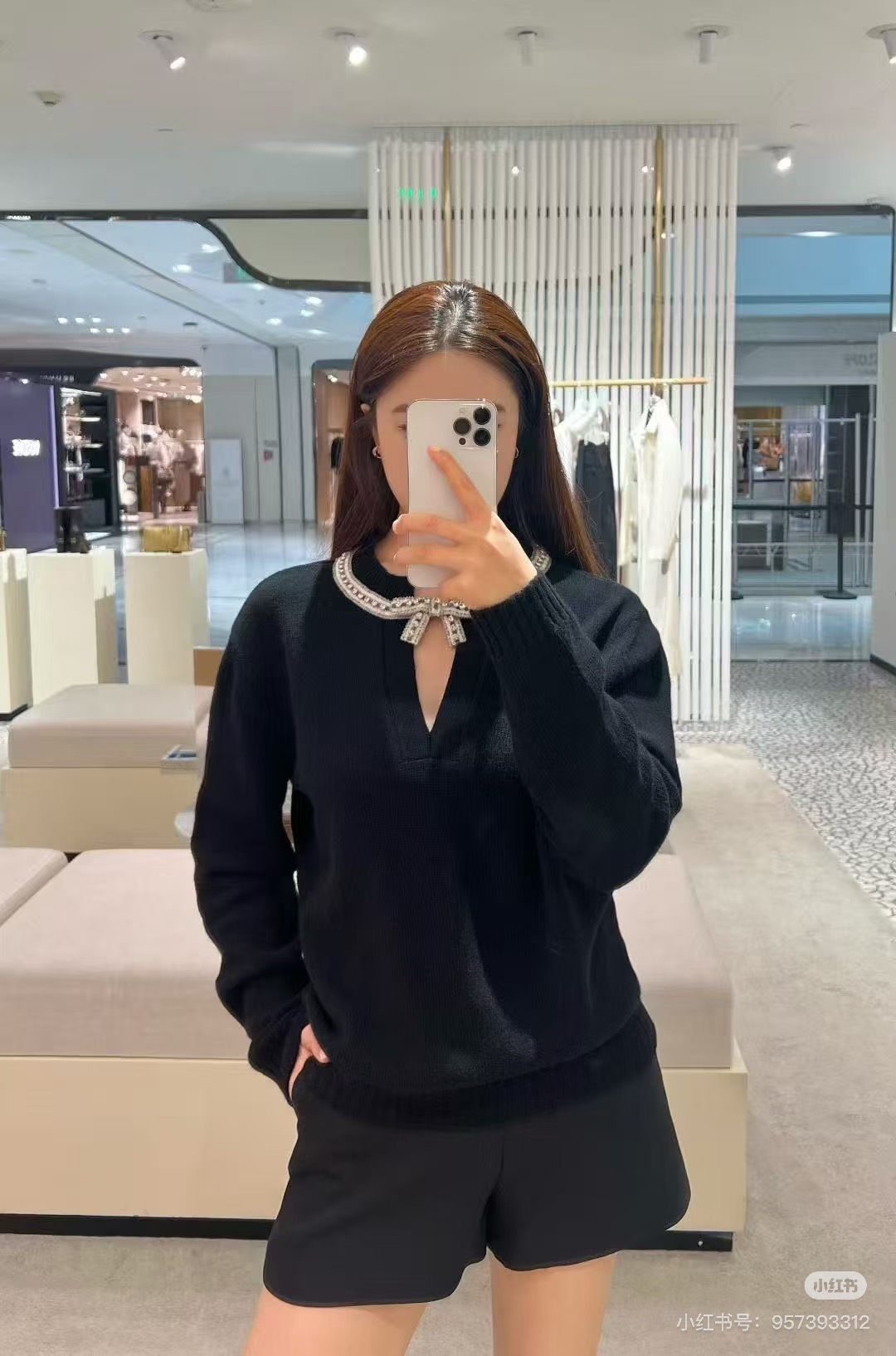 Valentino 발렌티노 스팽글·비즈 자수 리본 넥 니트 탑 의류