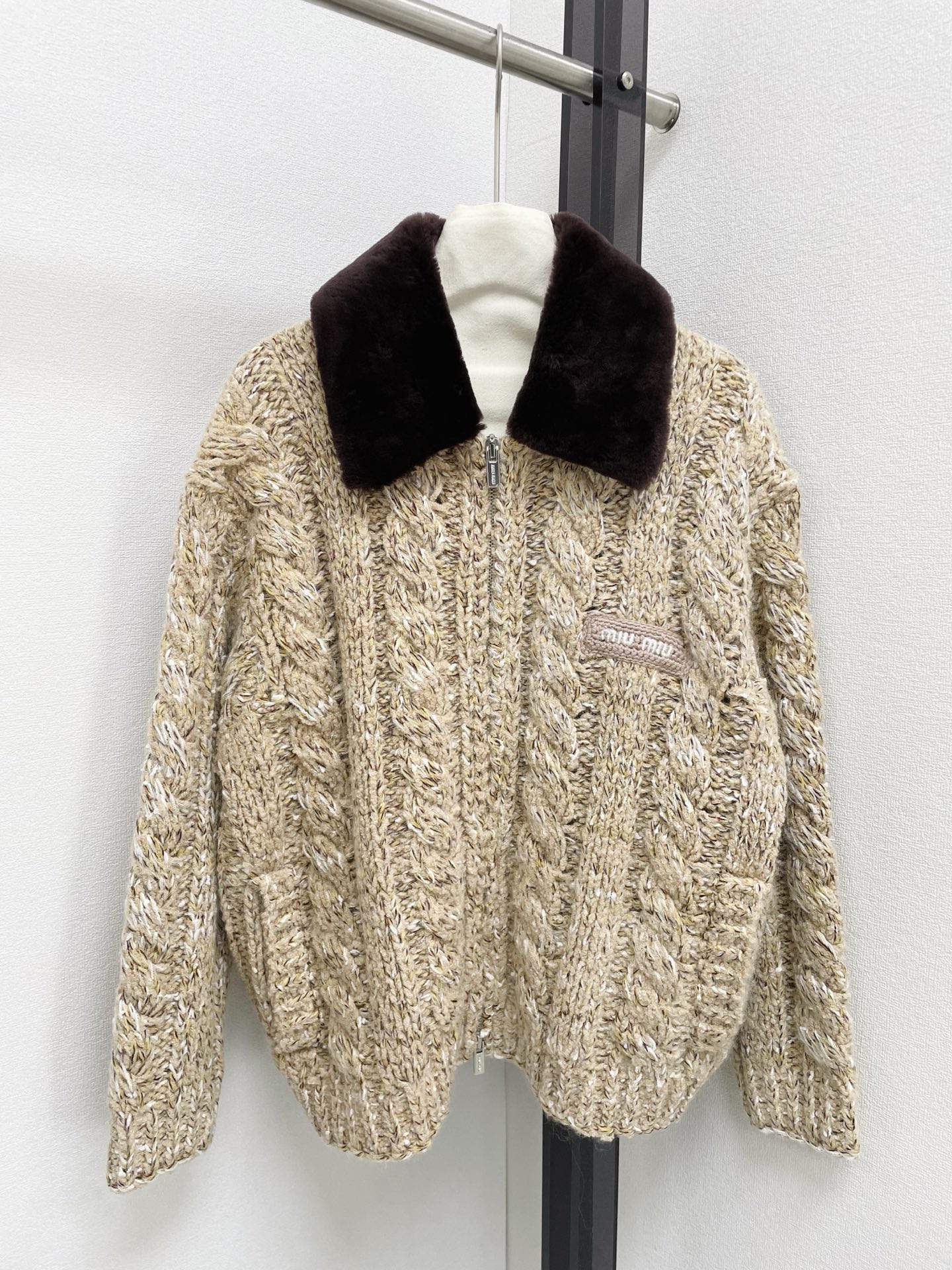 miumiu 미우미우 굵은 니트 케이블 패턴 자켓 재킷 의류