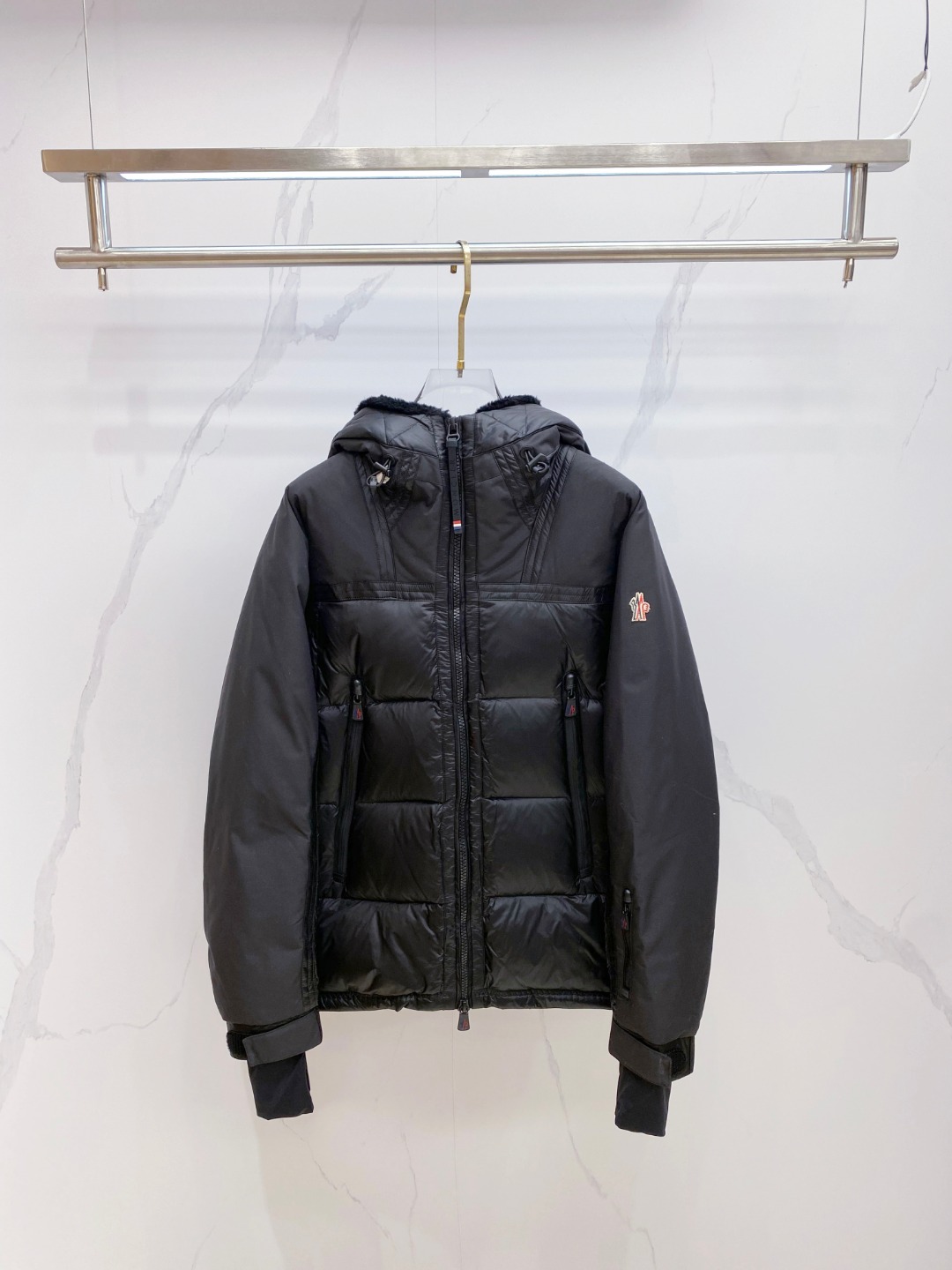 Moncler Grenoble Morgins 몽클레어 몽클레르 남성 숏 다운 패딩 점퍼 재킷 의류