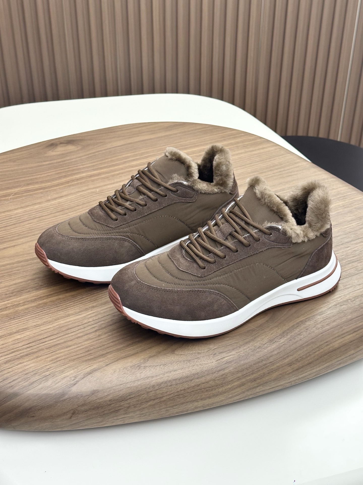 Loro Piana Weekend Walk 로로 피아나 남성 방수 스니커즈 신발