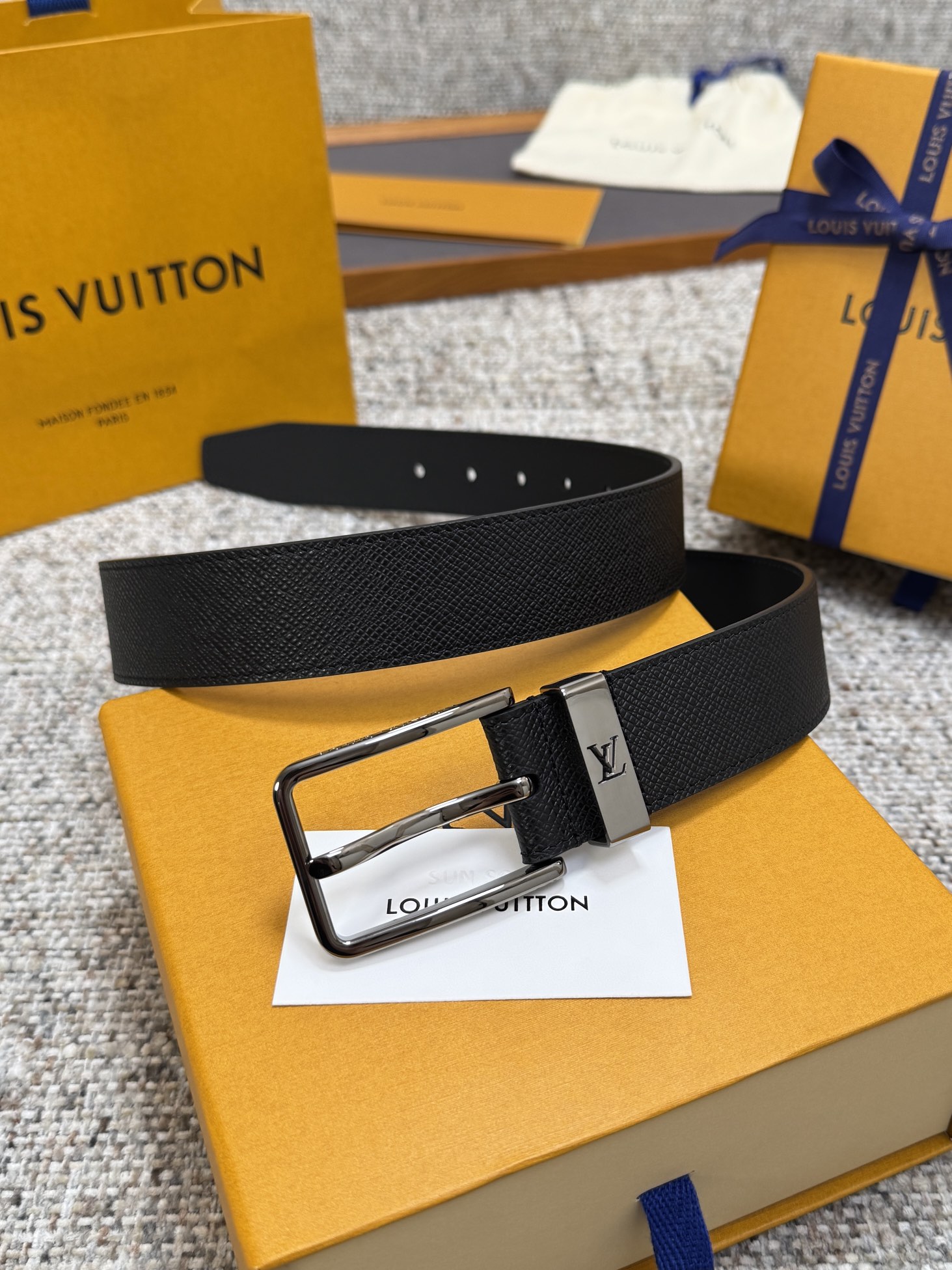 LV PONT NEUF Taurillon 루이비통 남성 벨트