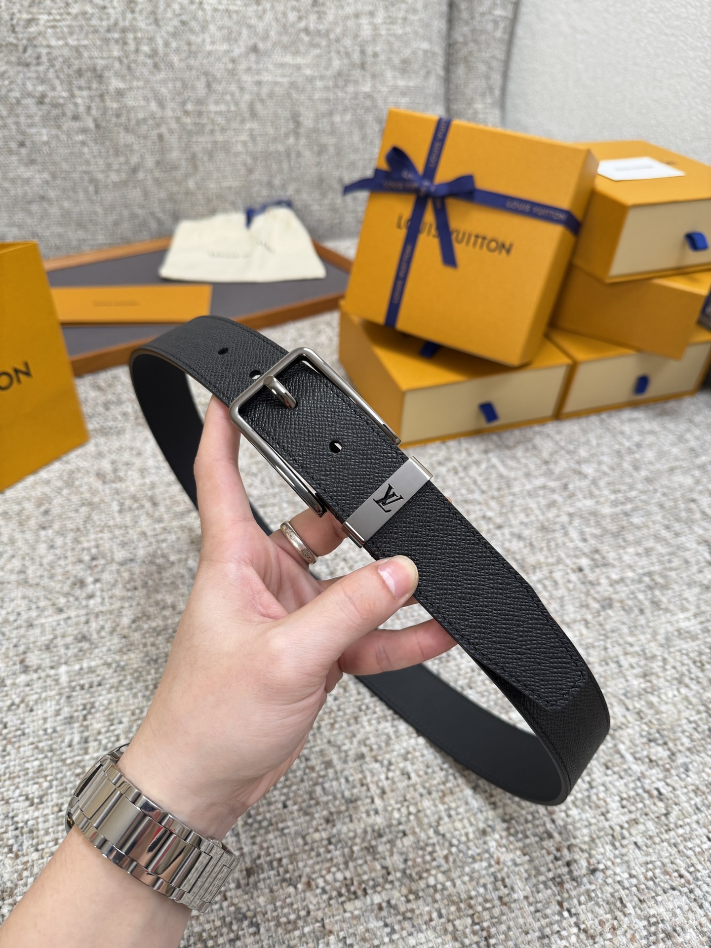 LV PONT NEUF Taurillon 루이비통 남성 벨트