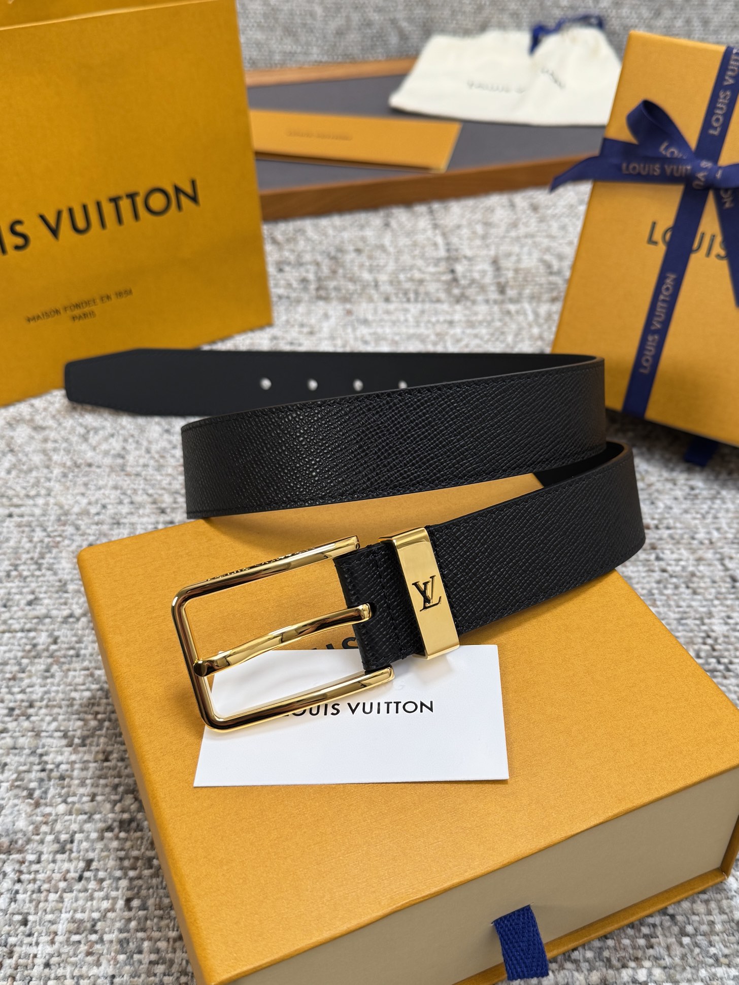 LV PONT NEUF Taurillon 루이비통 남성 벨트