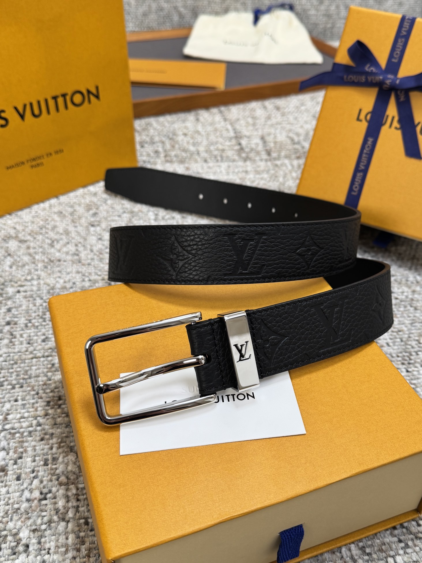 LV PONT NEUF Taurillon 루이비통 남성 벨트