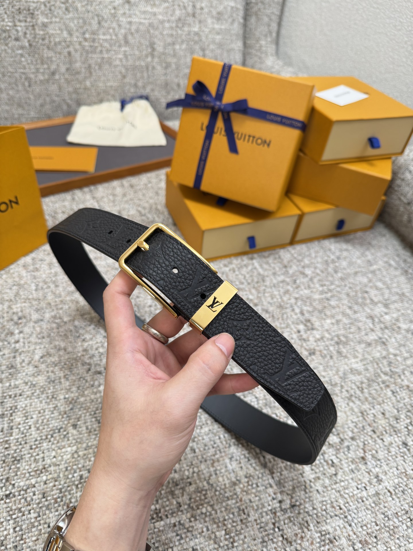 LV PONT NEUF Taurillon 루이비통 남성 벨트