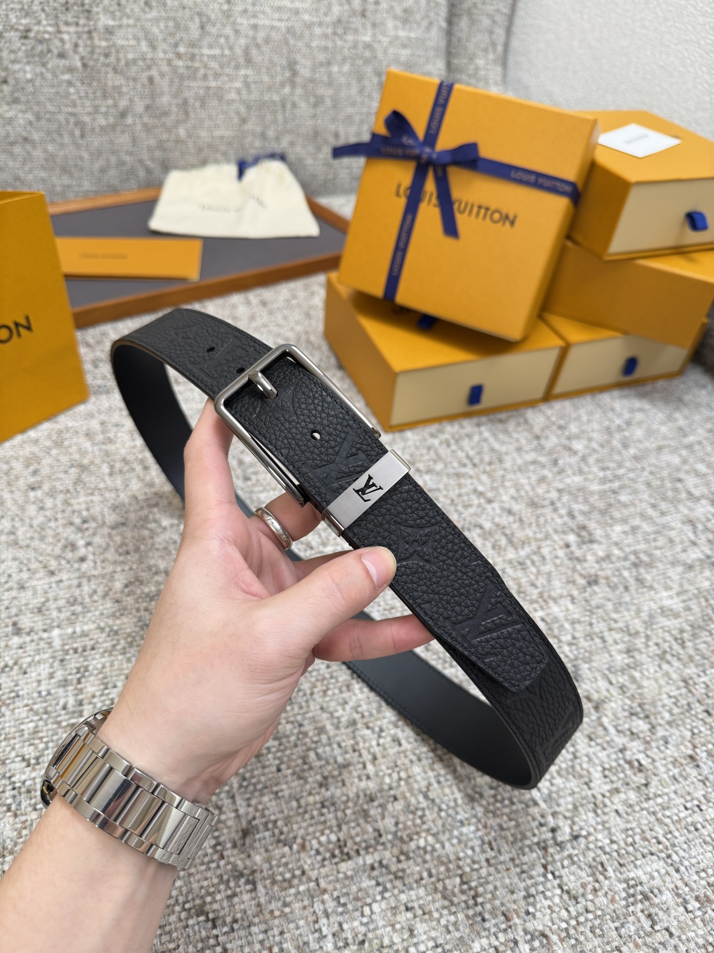 LV PONT NEUF Taurillon 루이비통 남성 벨트