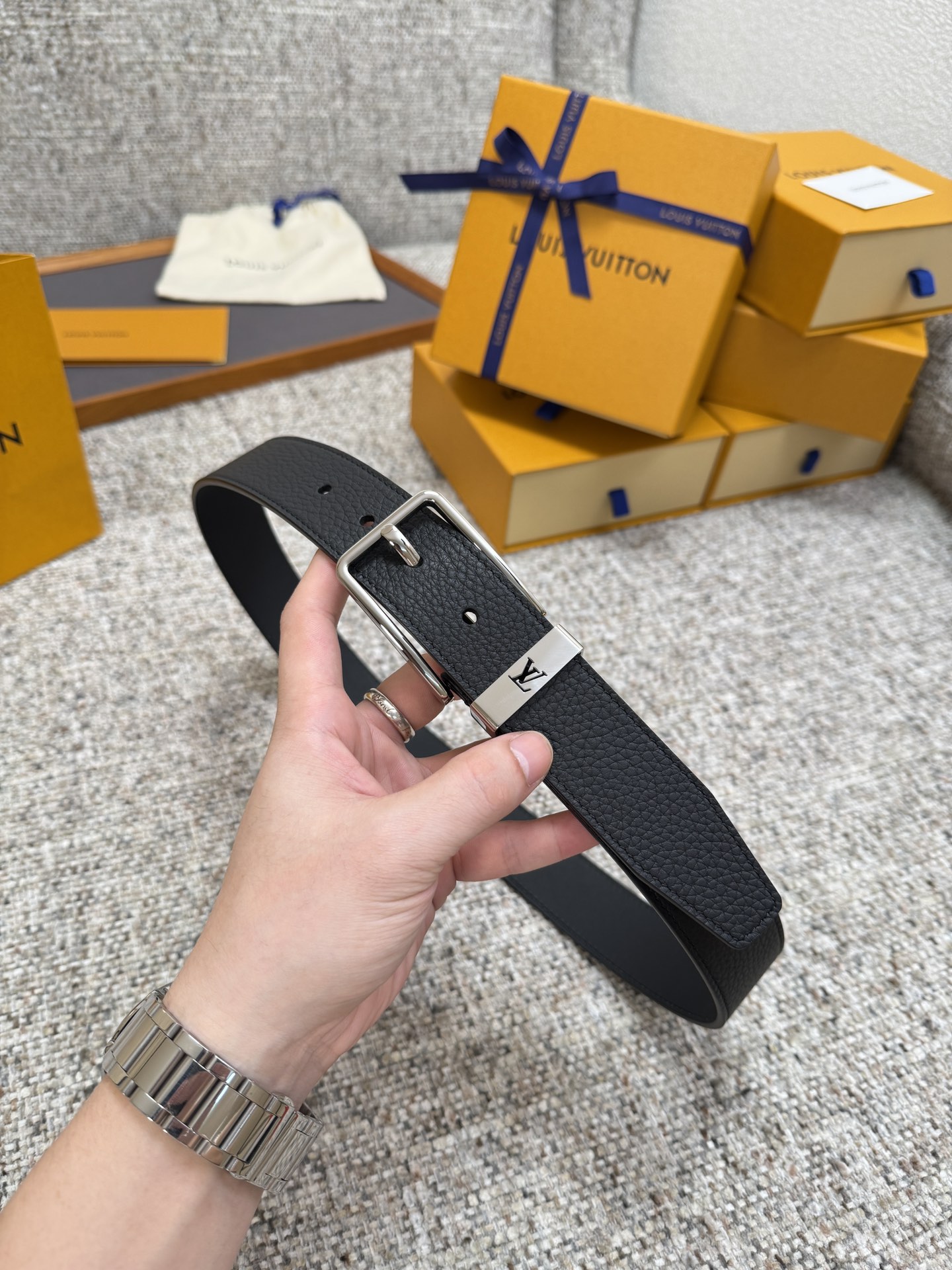 LV PONT NEUF Taurillon 루이비통 남성 벨트
