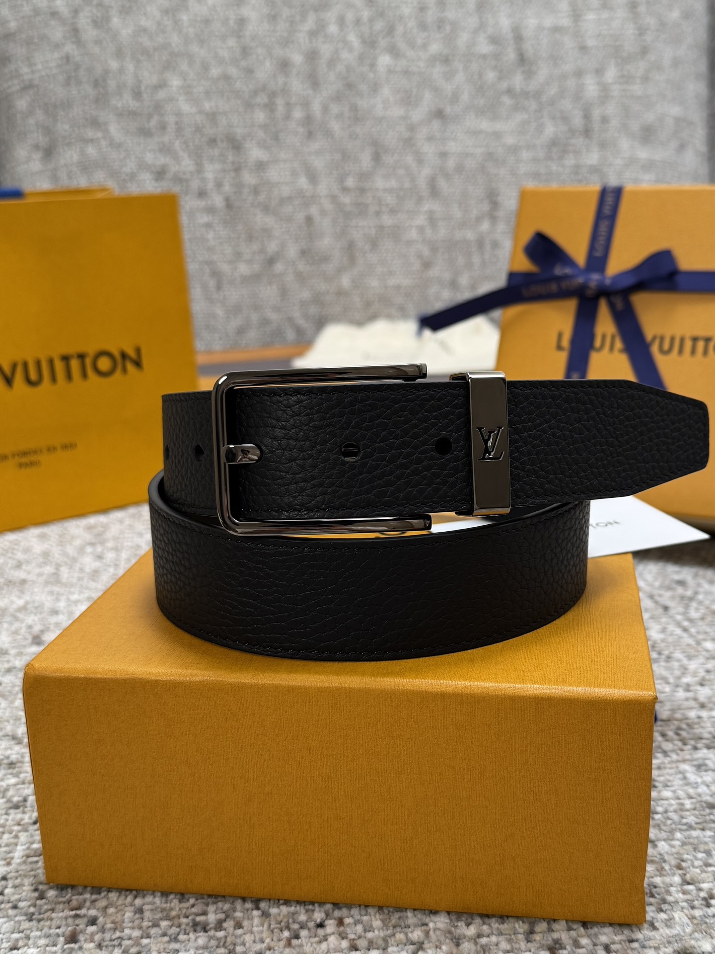 LV PONT NEUF Taurillon 루이비통 남성 벨트