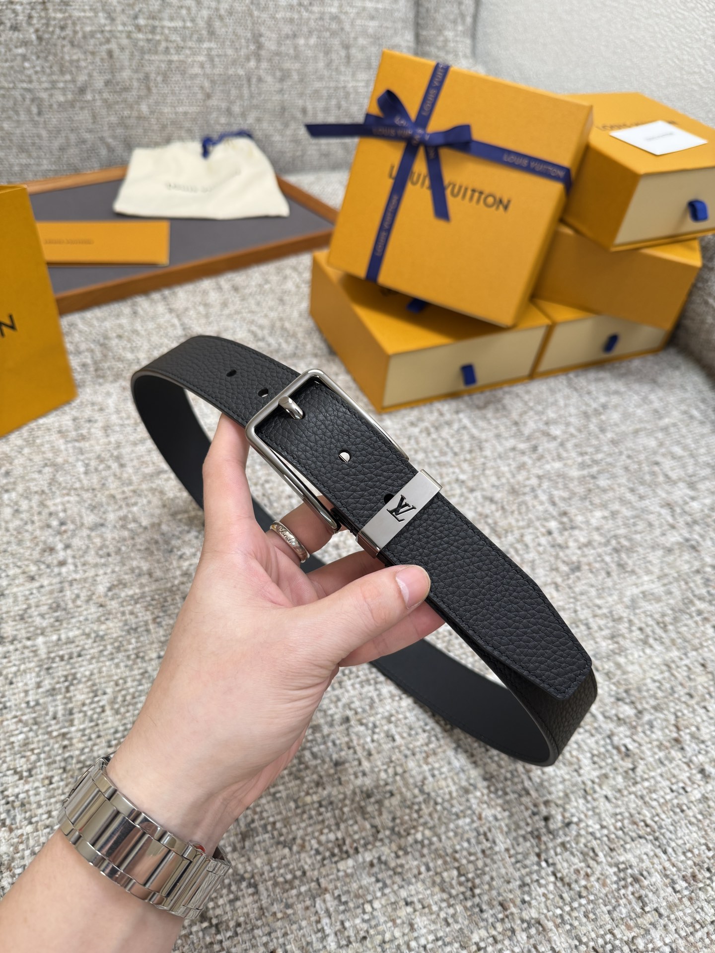 LV PONT NEUF Taurillon 루이비통 남성 벨트