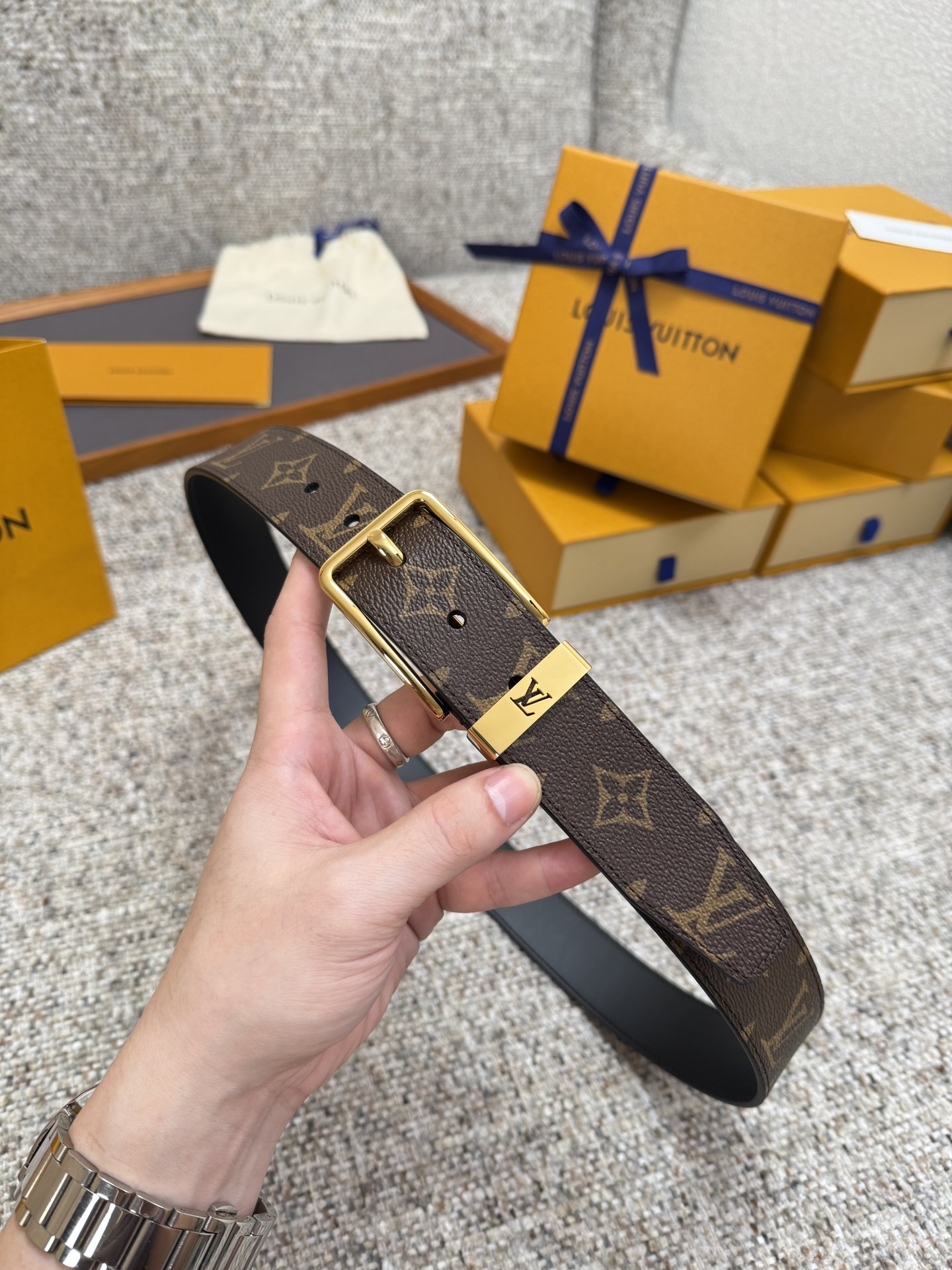 LV PONT NEUF Taurillon 루이비통 남성 벨트