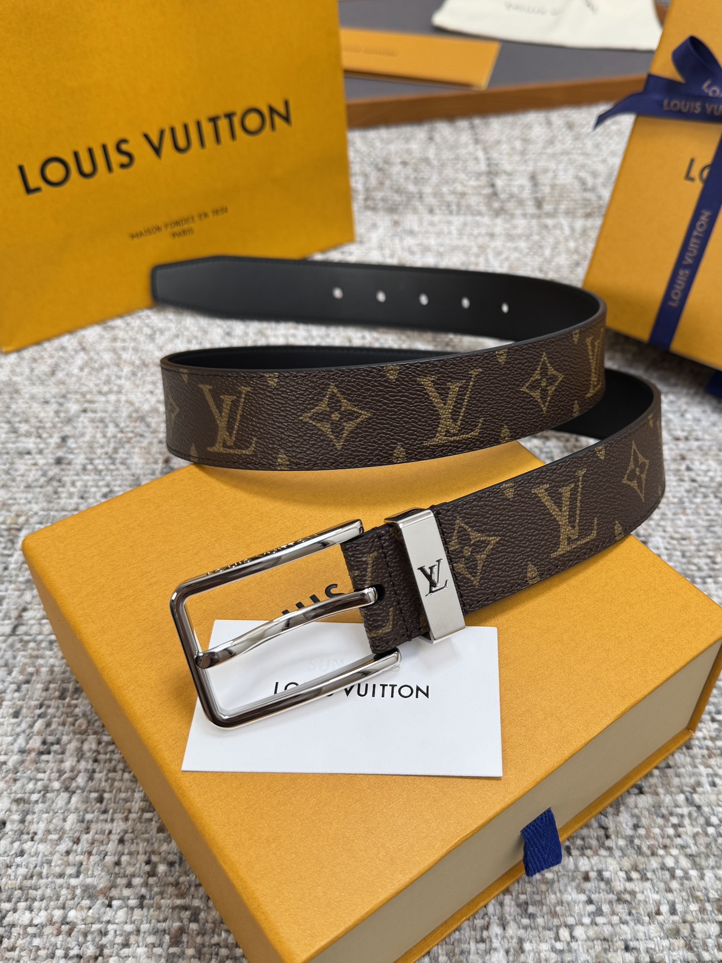LV PONT NEUF Taurillon 루이비통 남성 벨트