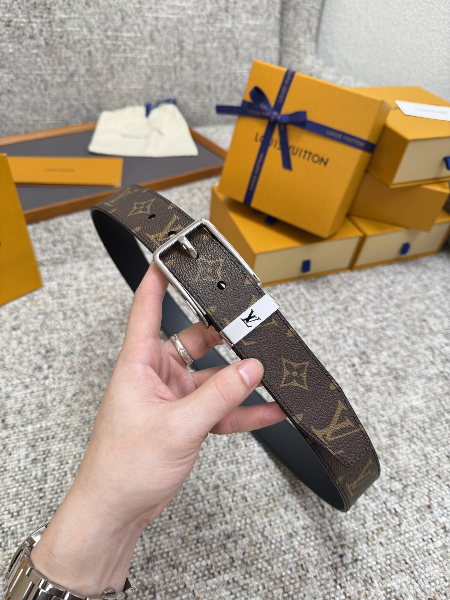 LV PONT NEUF Taurillon 루이비통 남성 벨트