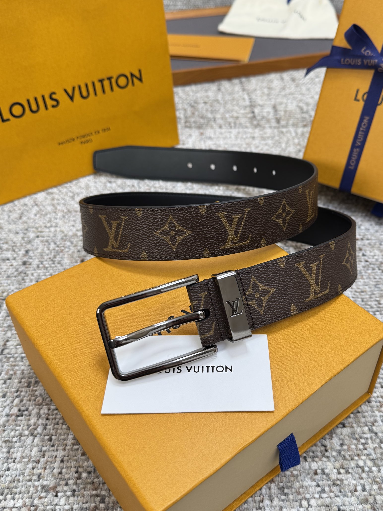 LV PONT NEUF Taurillon 루이비통 남성 벨트