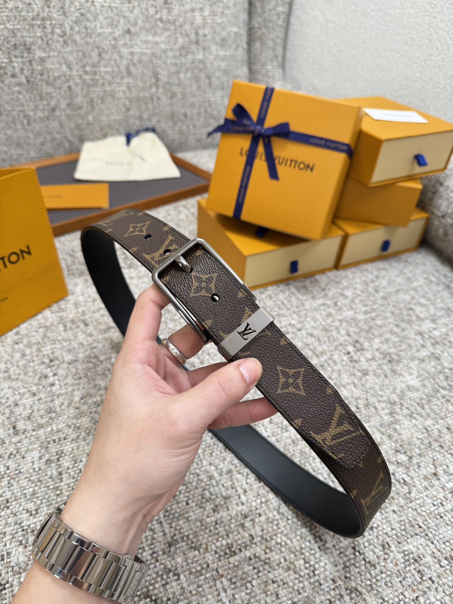 LV PONT NEUF Taurillon 루이비통 남성 벨트