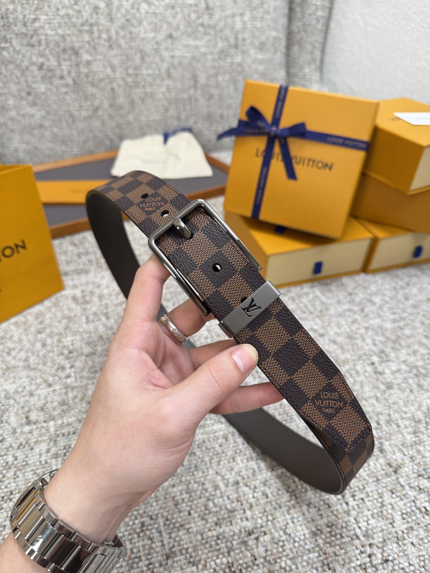 LV PONT NEUF Taurillon 루이비통 남성 벨트