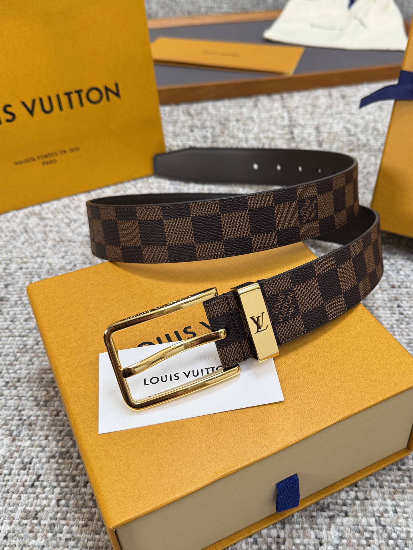 LV PONT NEUF Taurillon 루이비통 남성 벨트