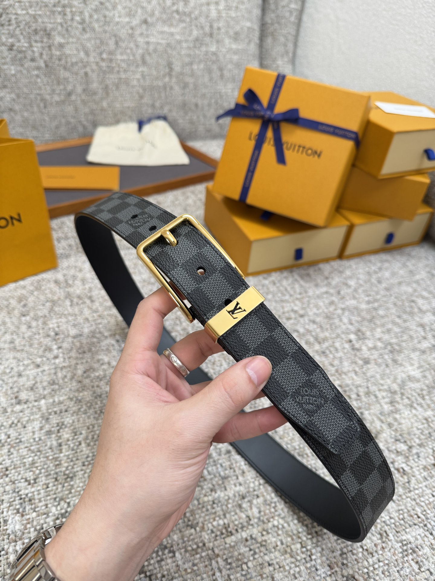 LV PONT NEUF Taurillon 루이비통 남성 벨트