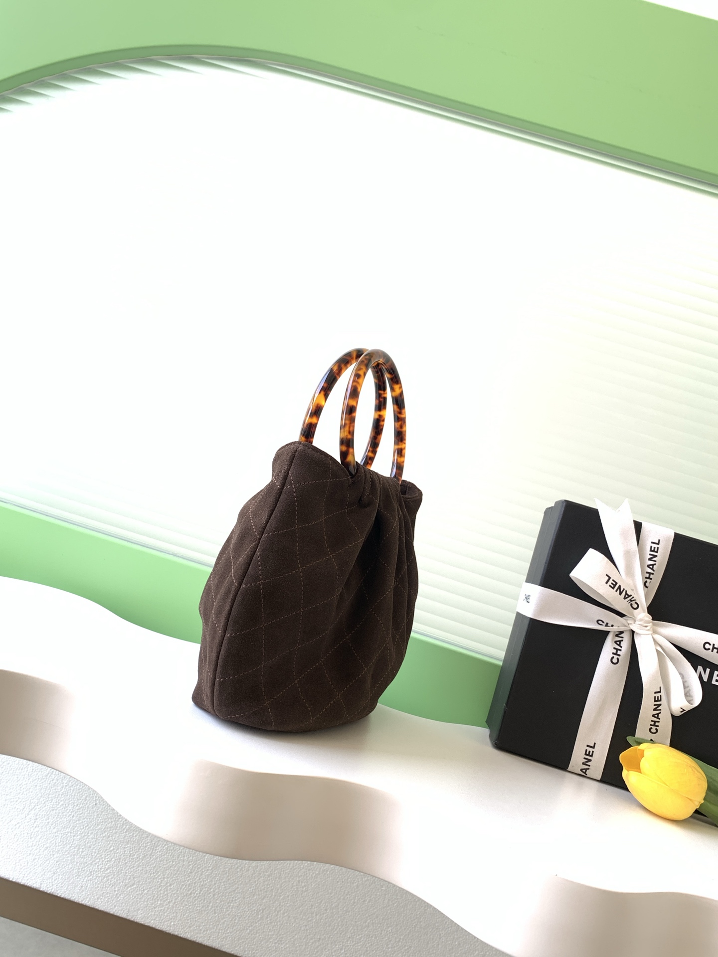 Chanel 샤넬 26C 크루즈 스웨이드 토트백 가방 (미디엄)