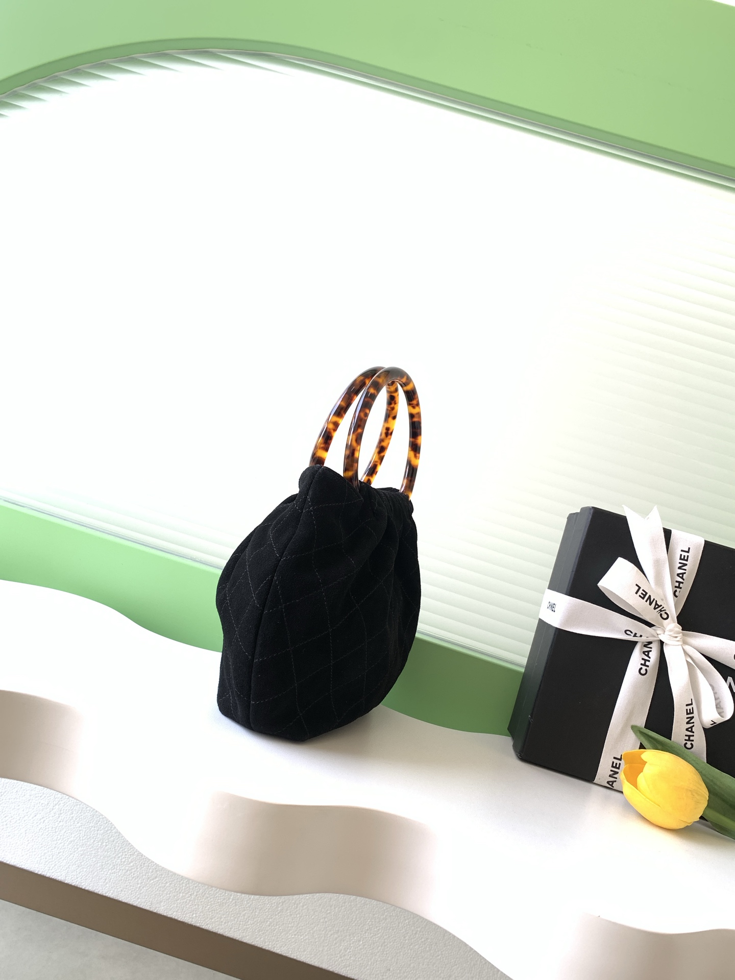 Chanel 샤넬 26C 크루즈 스웨이드 토트백 가방 (미디엄)