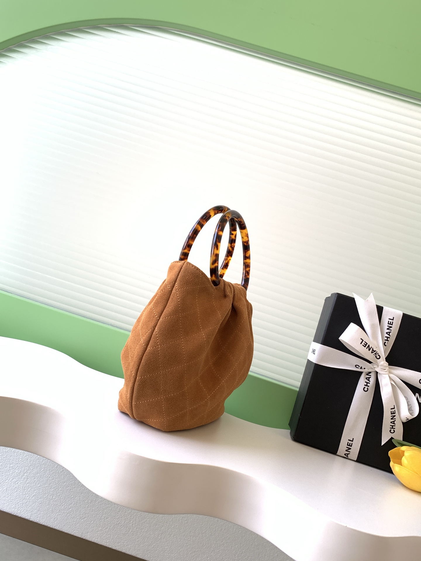 Chanel 샤넬 26C 크루즈 스웨이드 토트백 가방 (미디엄)