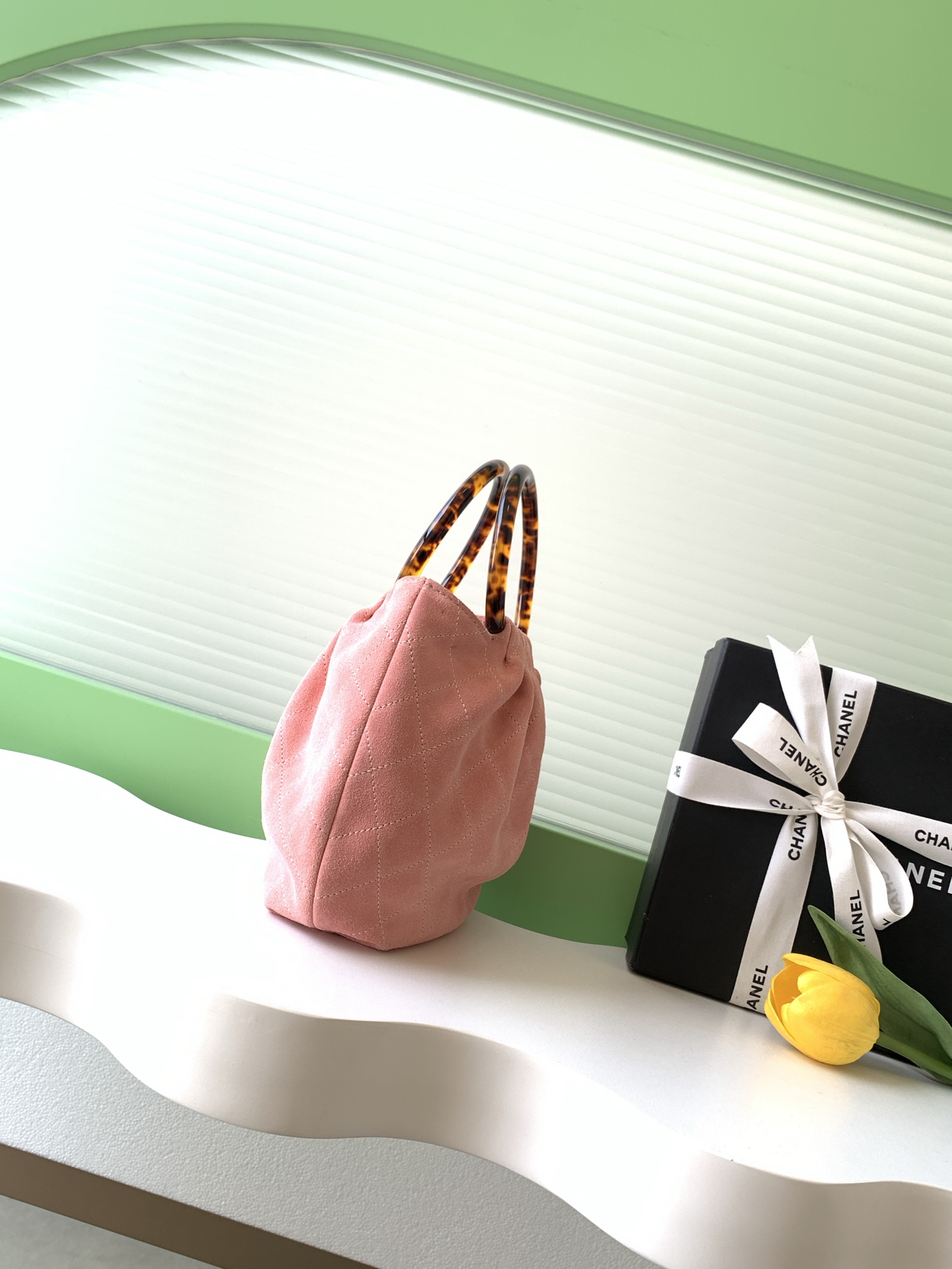 Chanel 샤넬 26C 크루즈 스웨이드 토트백 가방 (미디엄)